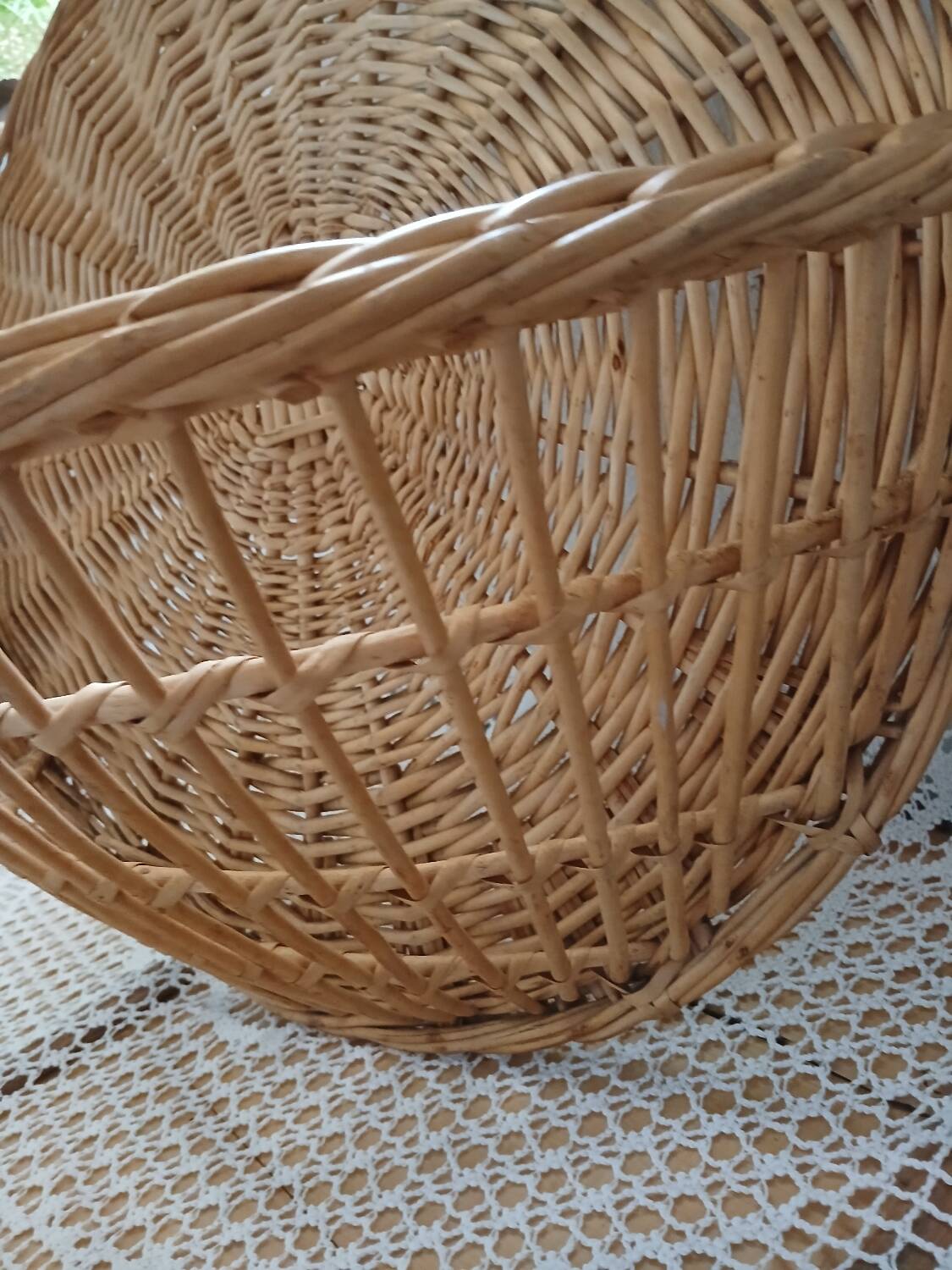Rattan/wicker wall basket