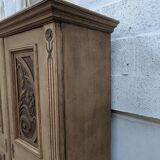 Armoire sculptée