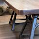 Grande table avec pieds indus