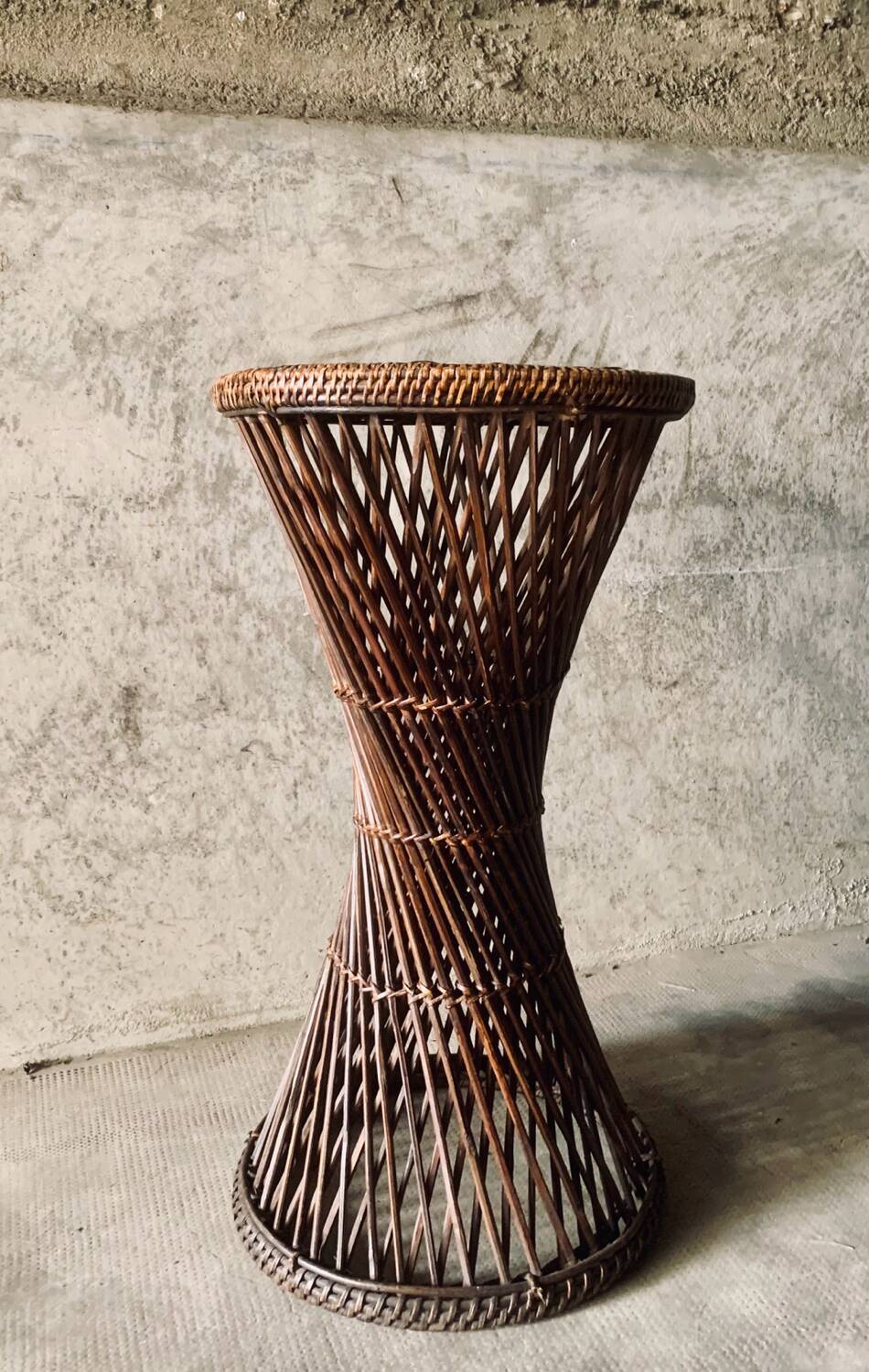 Vintage rattan saddle in “Diabolo” format