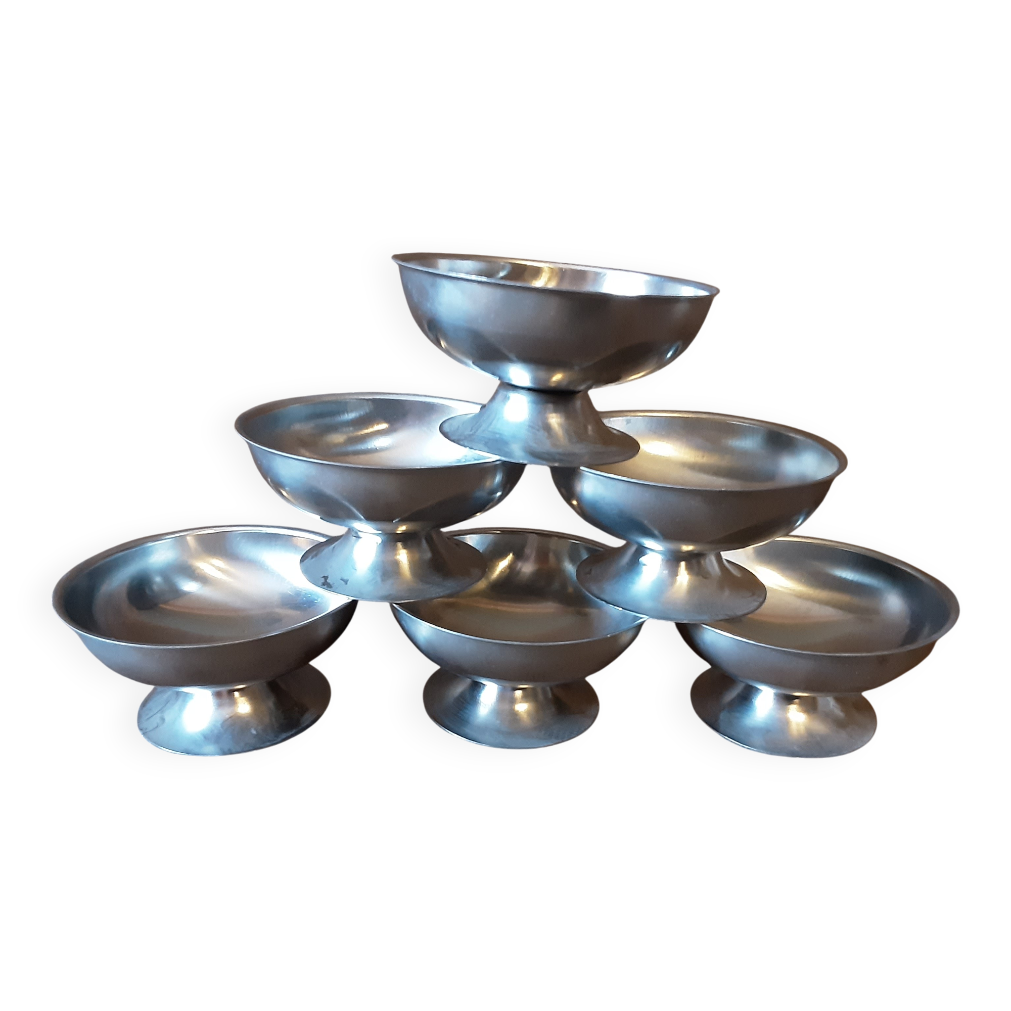 Set of 6 metal cups