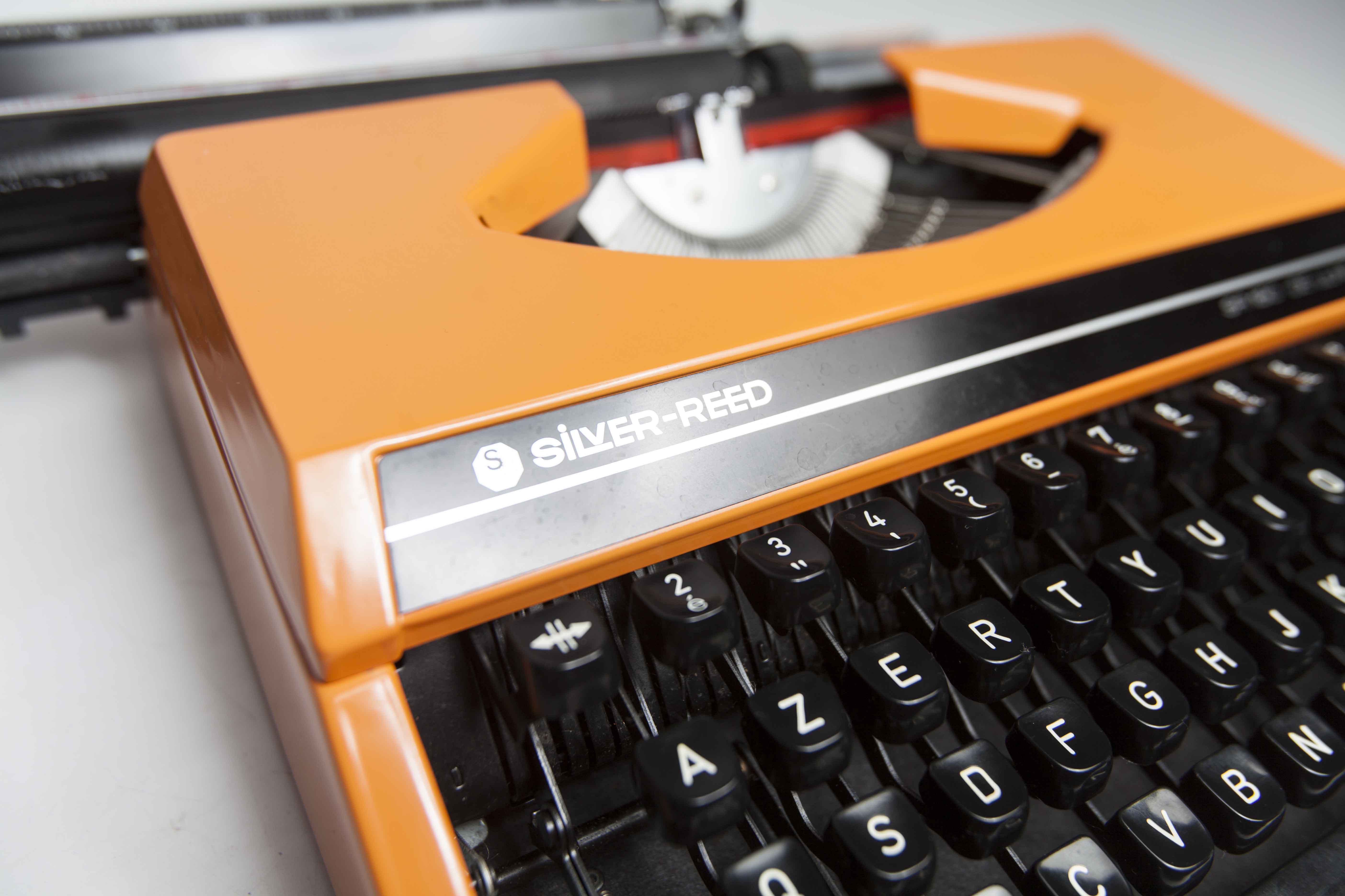 Silver Reed Sr 180 revised Luxury Typewriter and New Ribbon