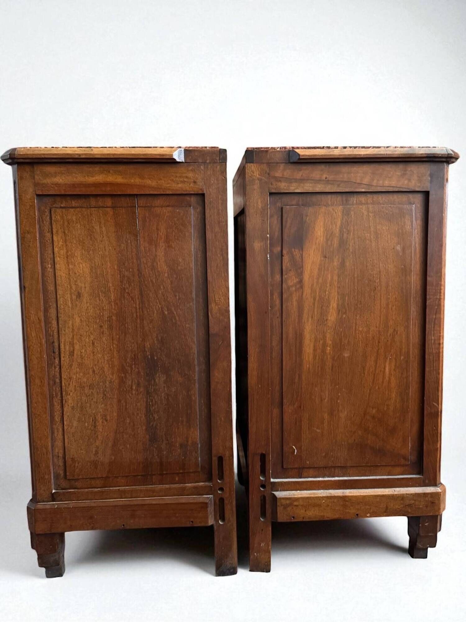 Pair of Art Deco bedside tables from 1930 in carved wood and red marble