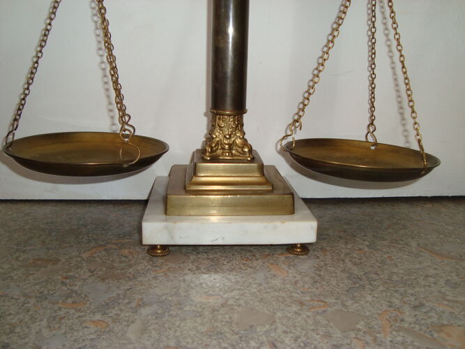 Balance justice brass base marble vintage 50
