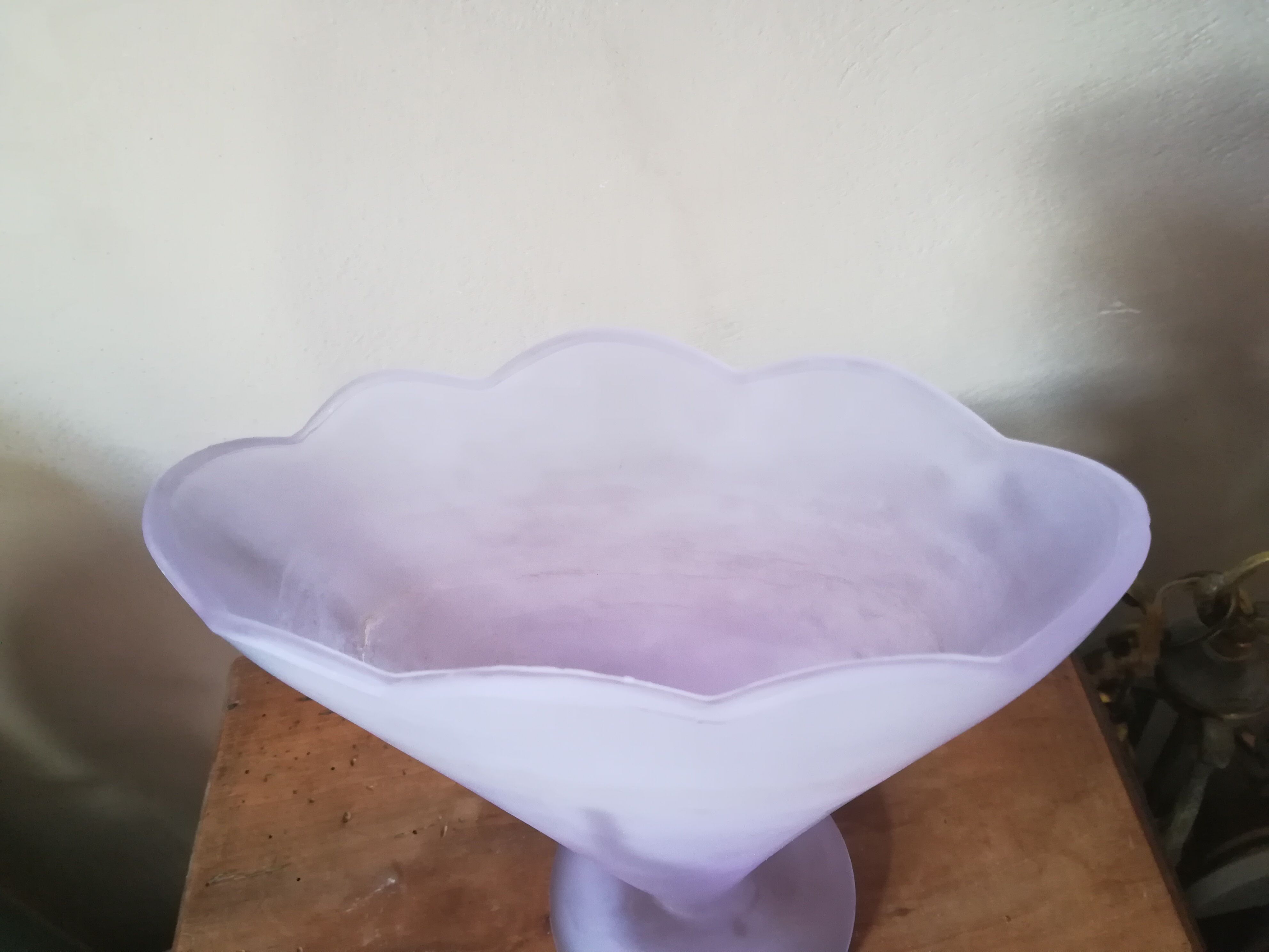 Vase cornet en verre poli