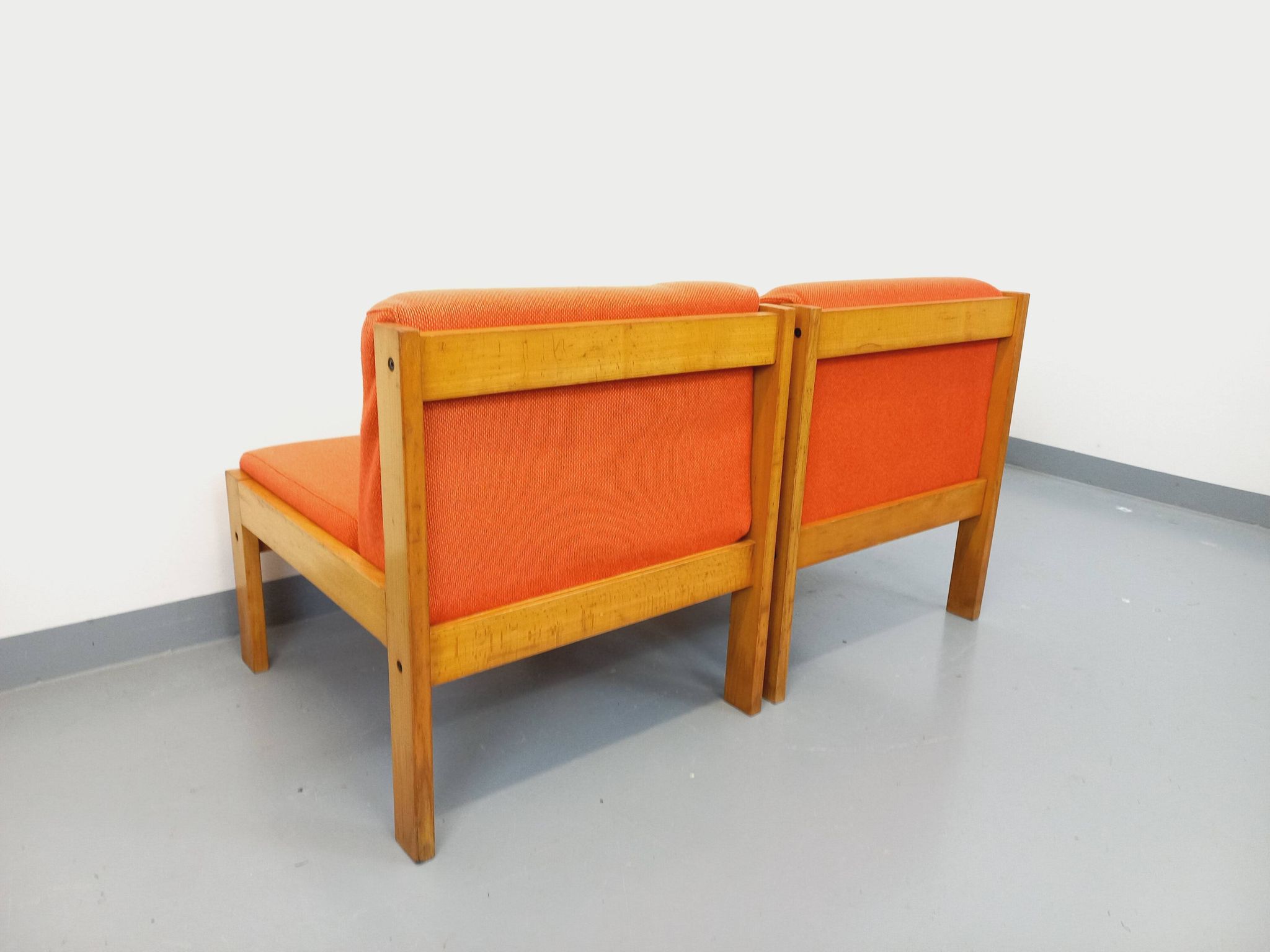 Set of 2 vintage Baumann armchairs in orange fabric and wood from the 80s