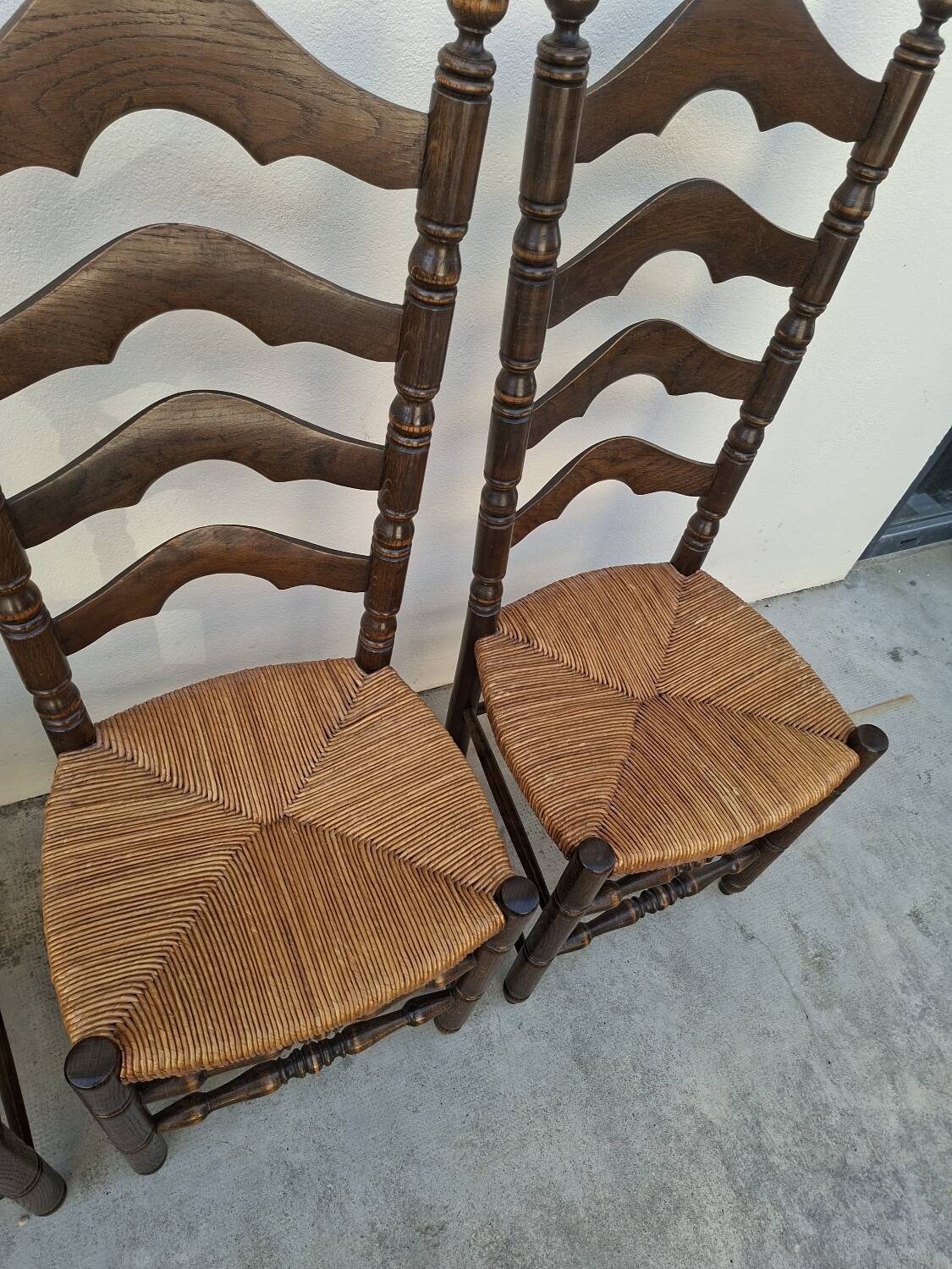 Set of 6 high-backed straw-seated chairs in solid oak from the early 1900s.