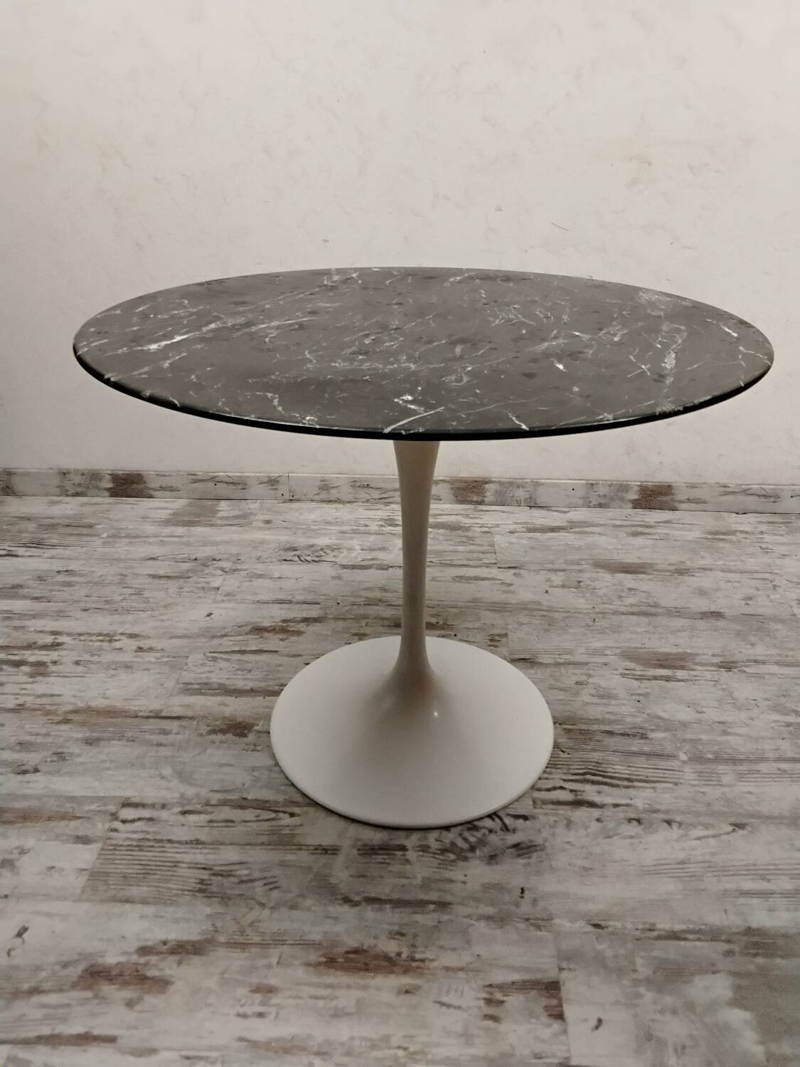 Knoll marble tulip table