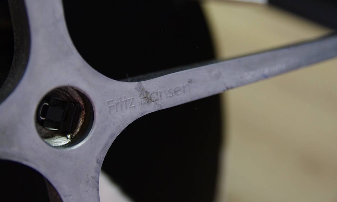 Egg chair de Arne Jacobsen en cuir de vache