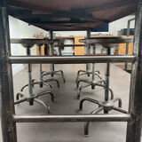 Industrial table with 6 pneumatic stools.