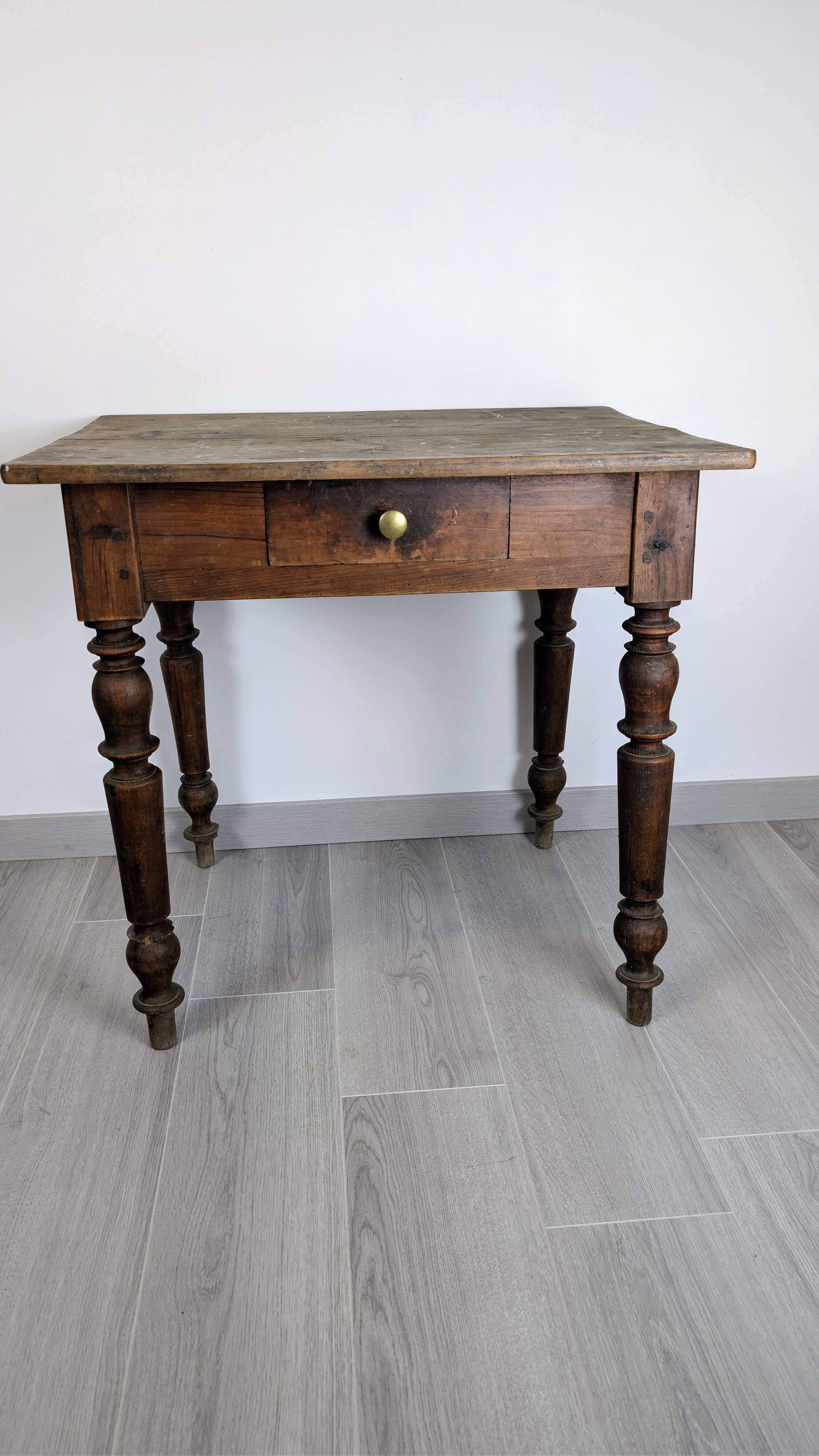 Writing table Napoleon III in solid wood – Authentic charm of the 19th century