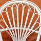 Deux fauteuils en rotin blanc