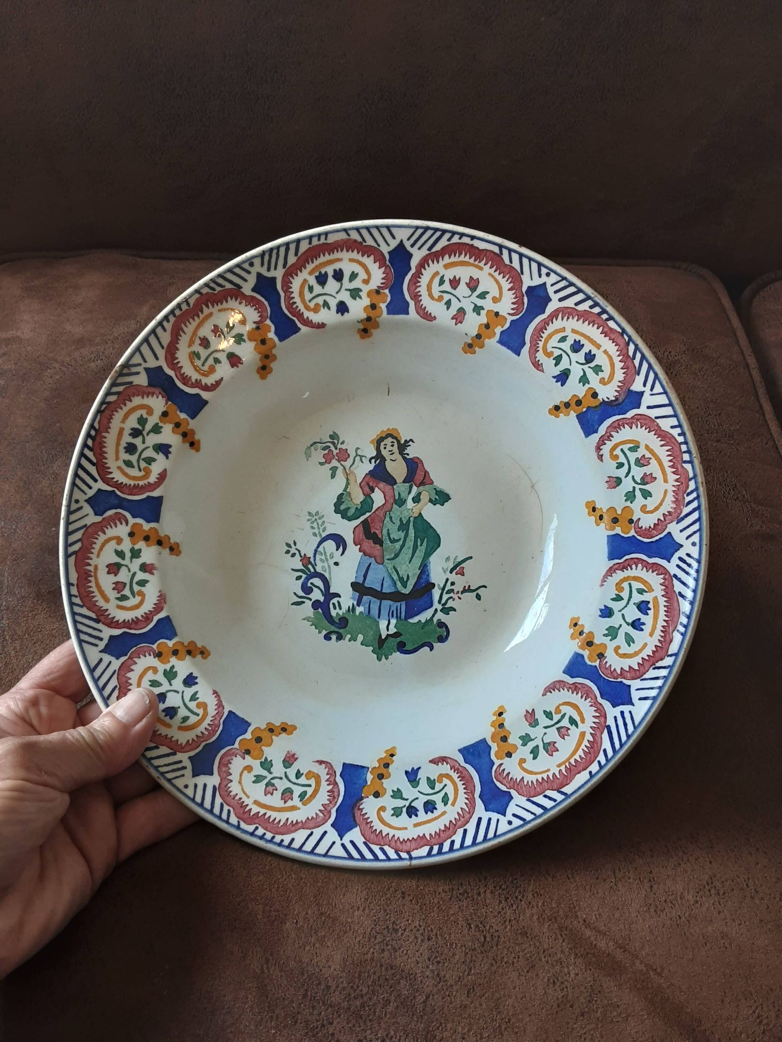 Plat rond  porcelaine  opaque de Gien