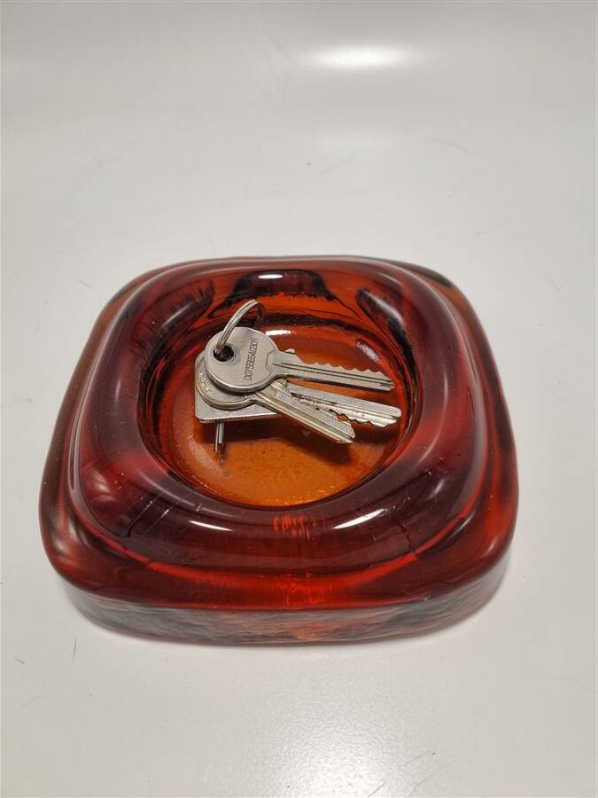 Amber glass pocket emptier