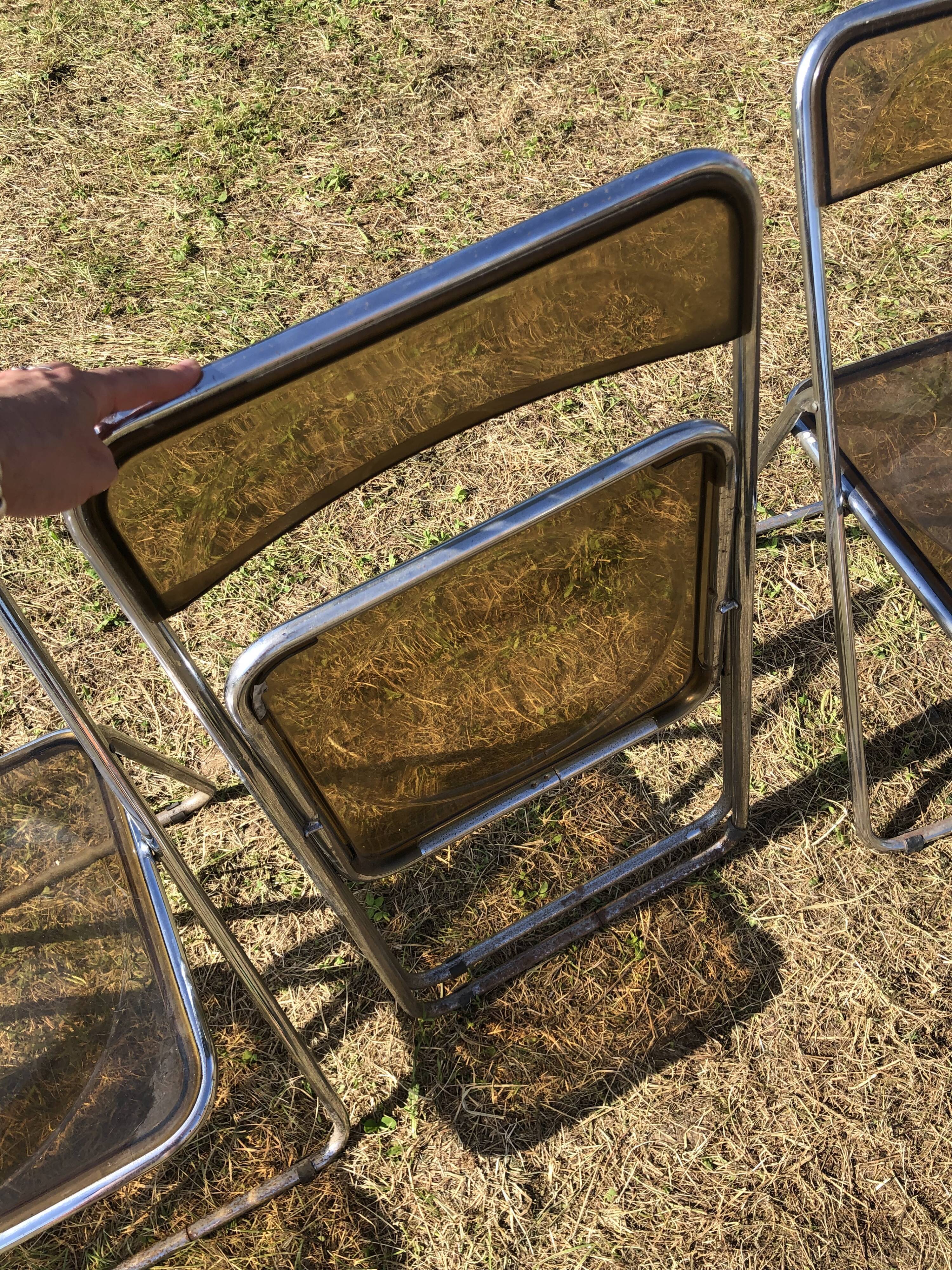 Lot 5 folding chairs in brown plexiglass 70s