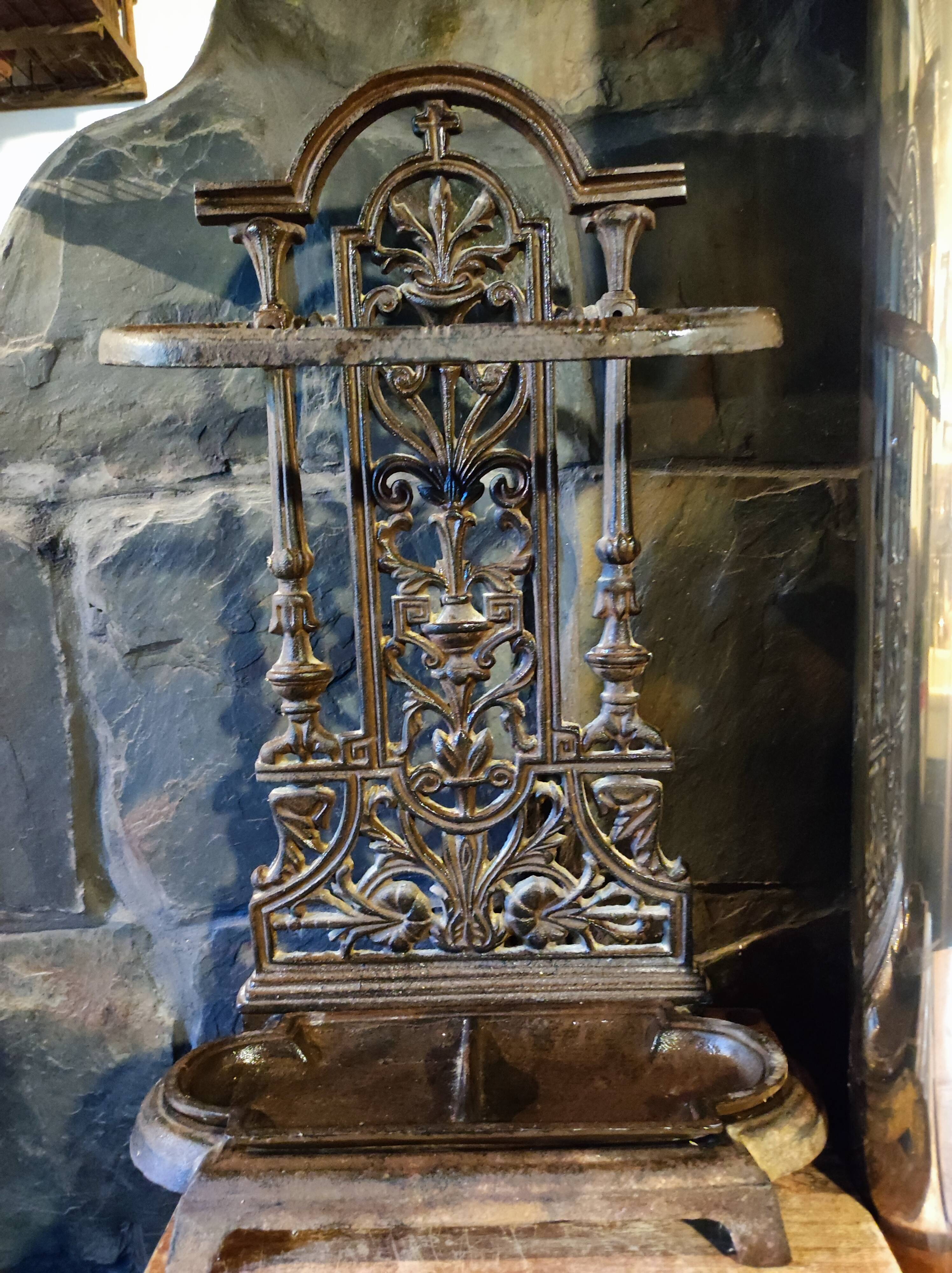 Cast iron umbrella stand