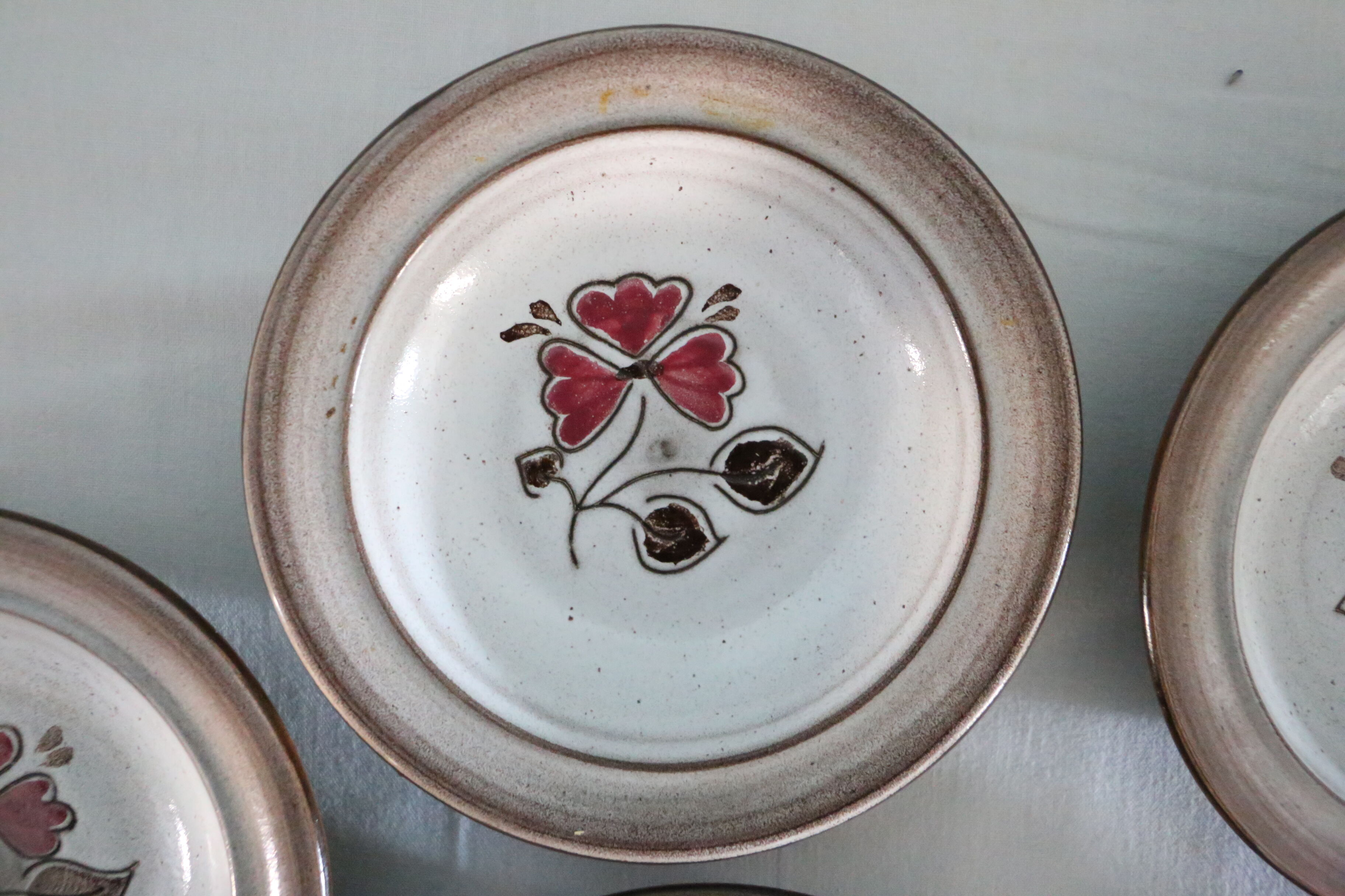 Set of 5 Niderviller hollow plates, made of sandstone