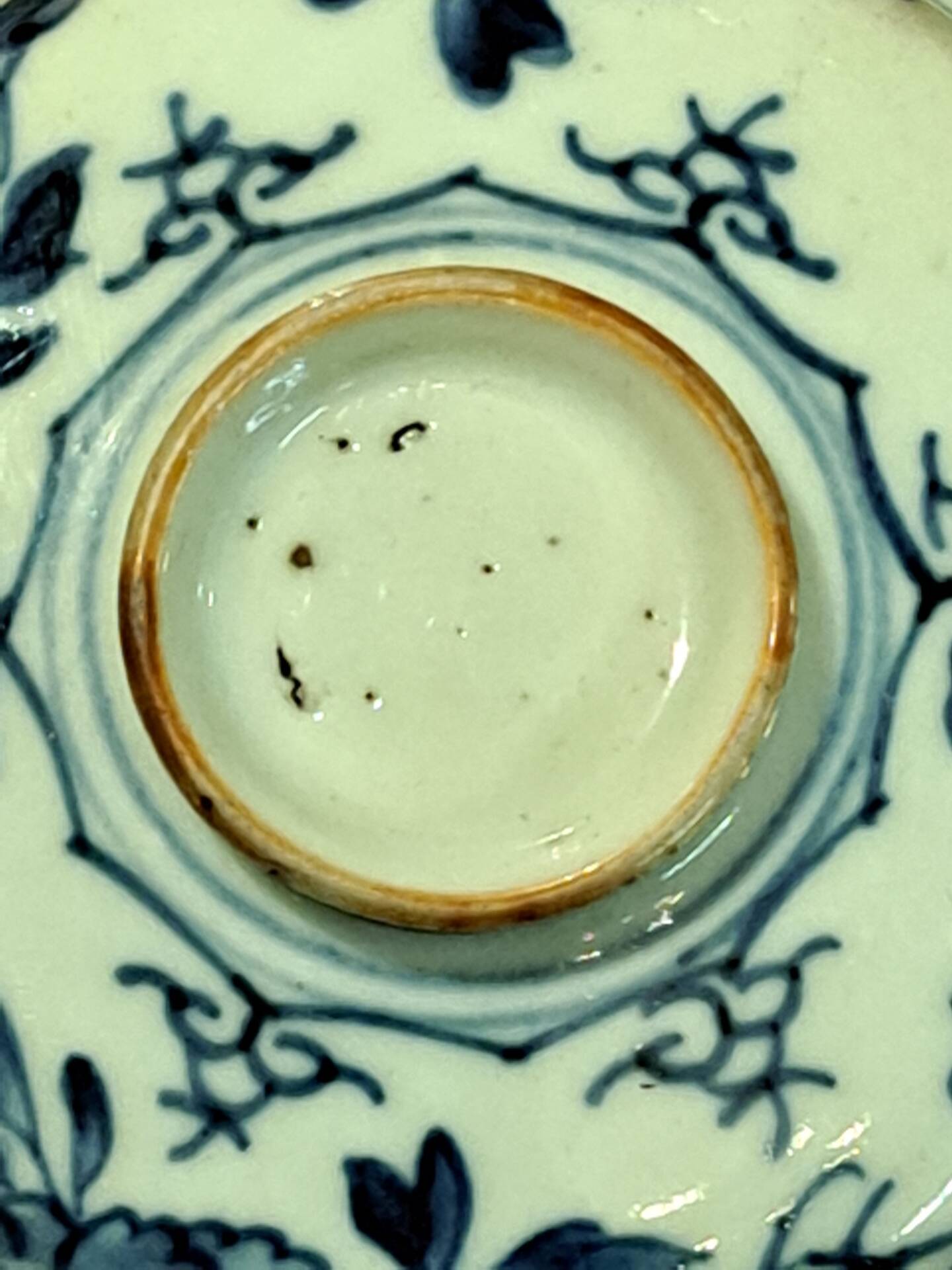 18th-century Chinese pot Qianlong in porcelain