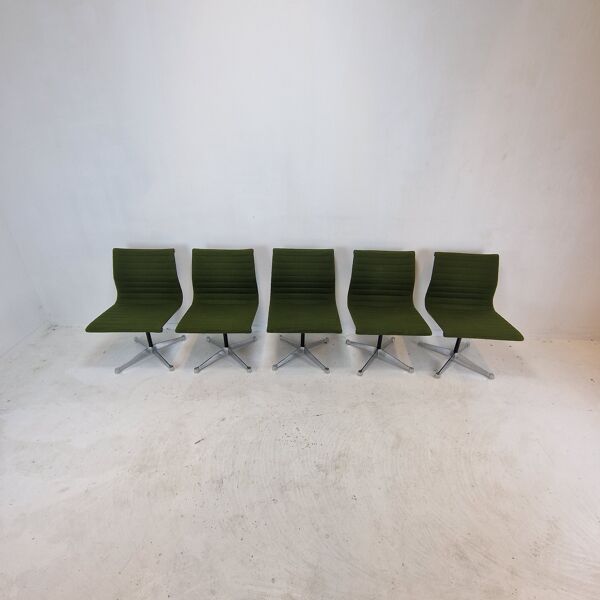 Ensemble de 5 chaises modèle EA 105 par Eames pour Herman Miller, années 1970