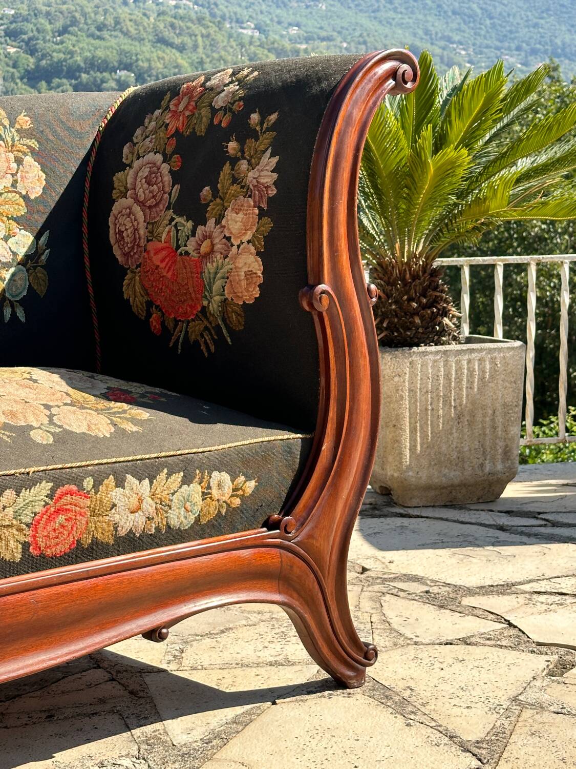 Small Meridian in solid mahogany from the 19th century Restoration period