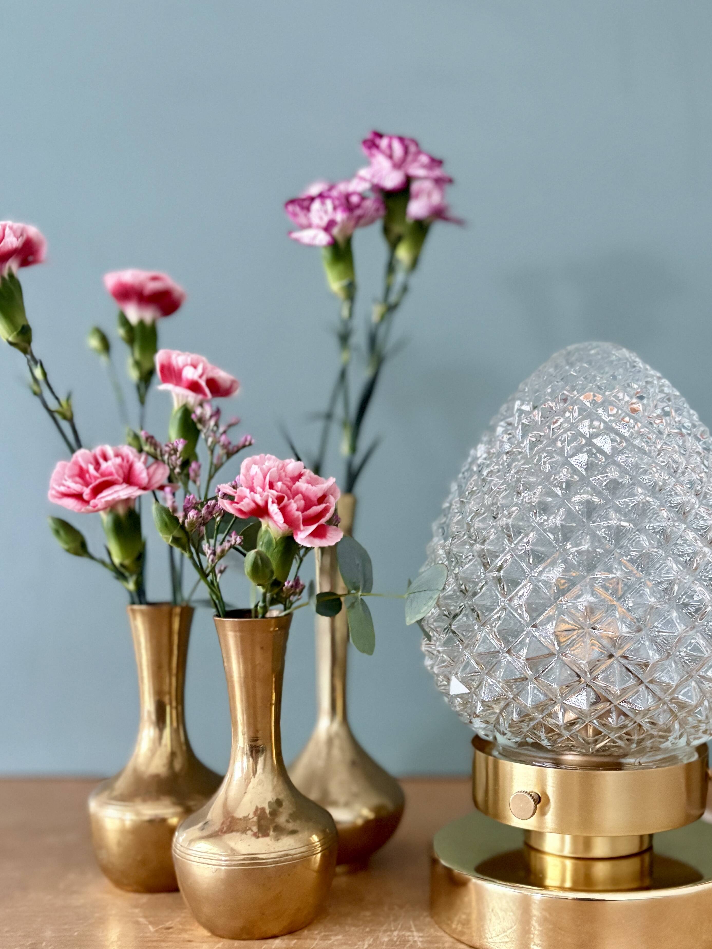 Vintage globe table lamp in diamond-point glass