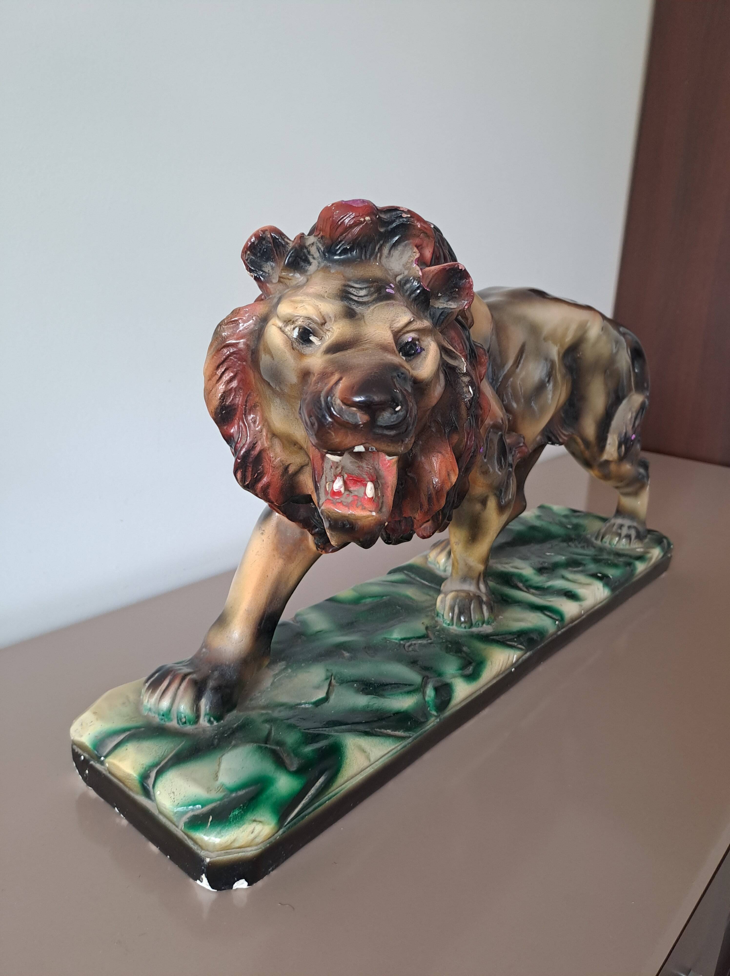 Ancient sculpture of a roaring lion – A. Biacioni Tours, n°108