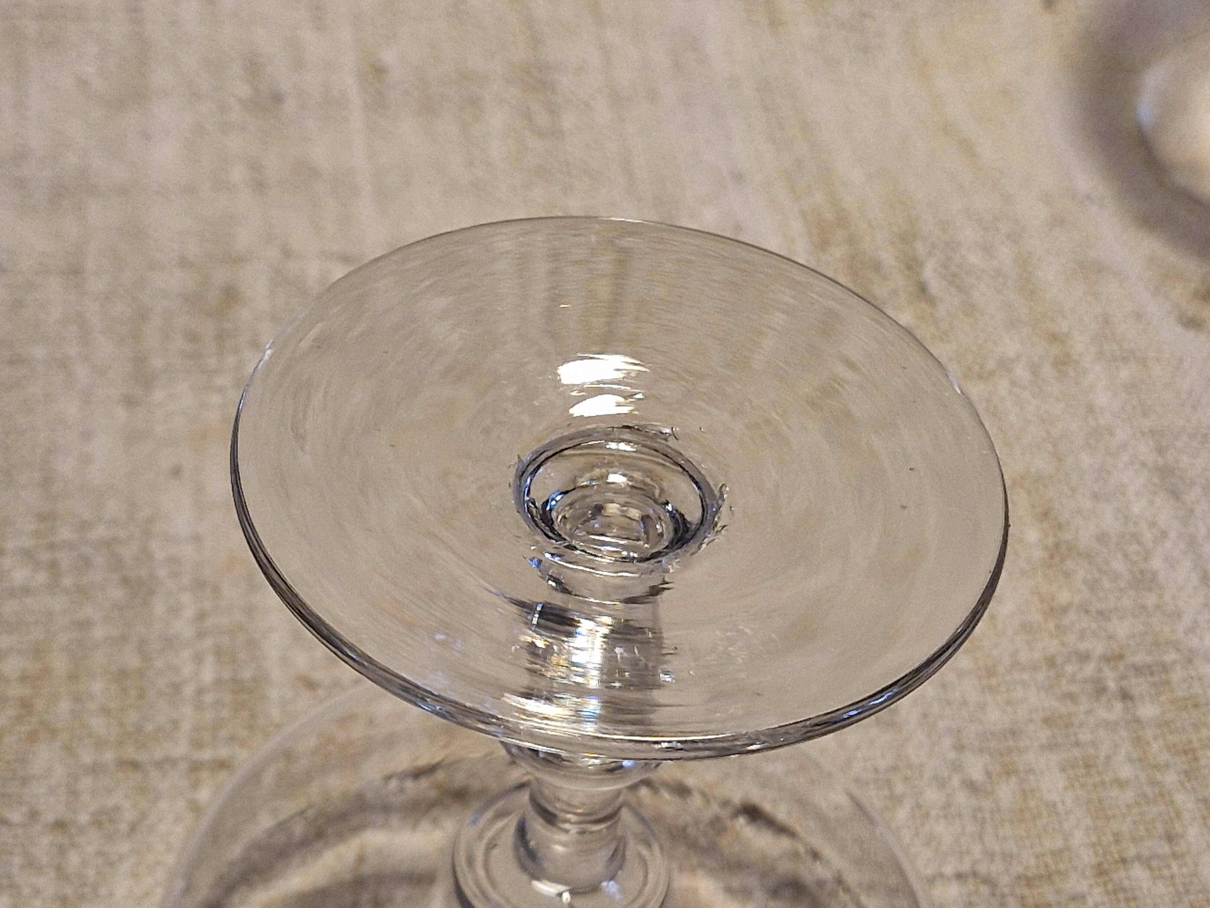 2 coupes à champagne anciennes en cristal de Baccarat