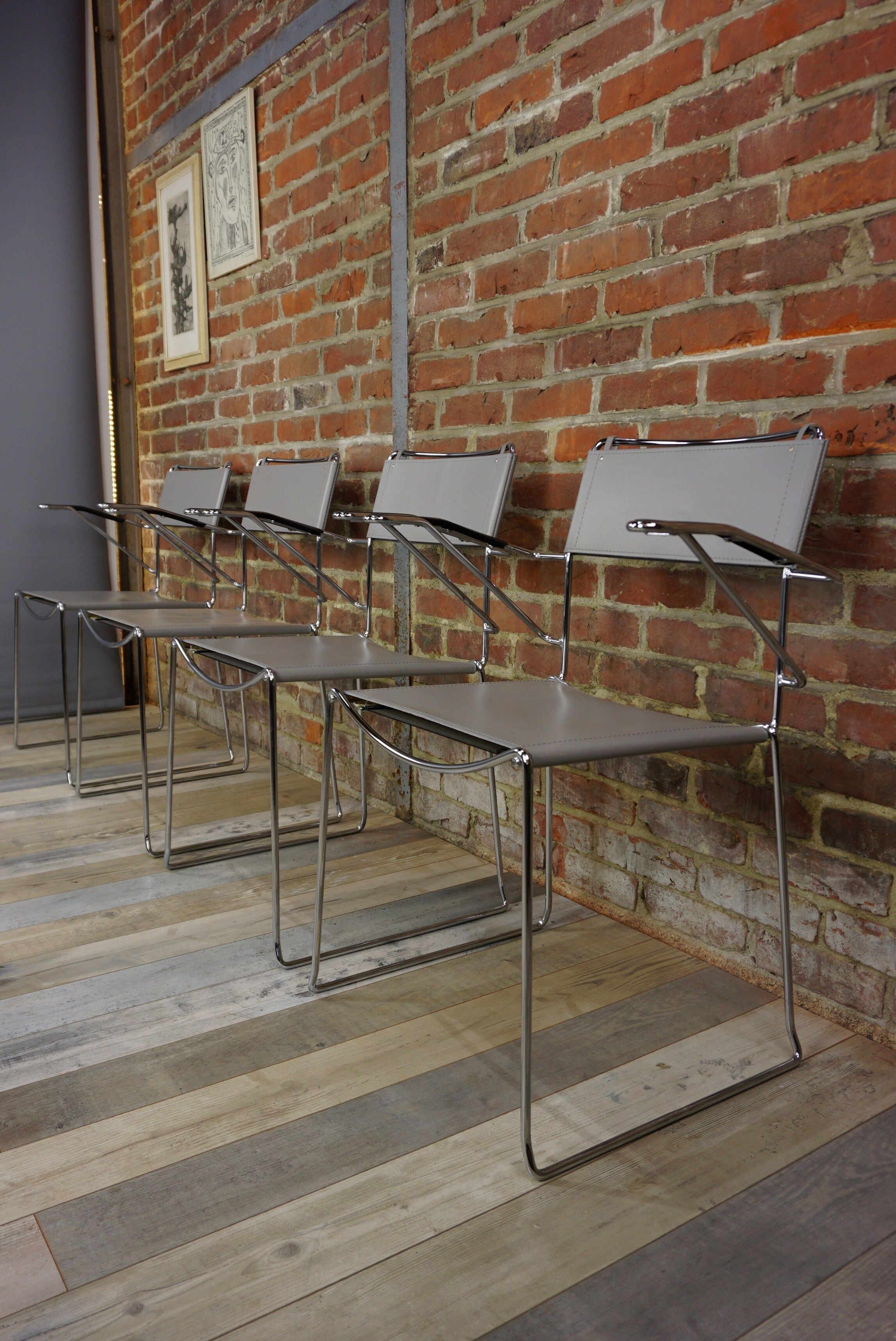 Lot of 4 Italian design chairs in leather and chrome