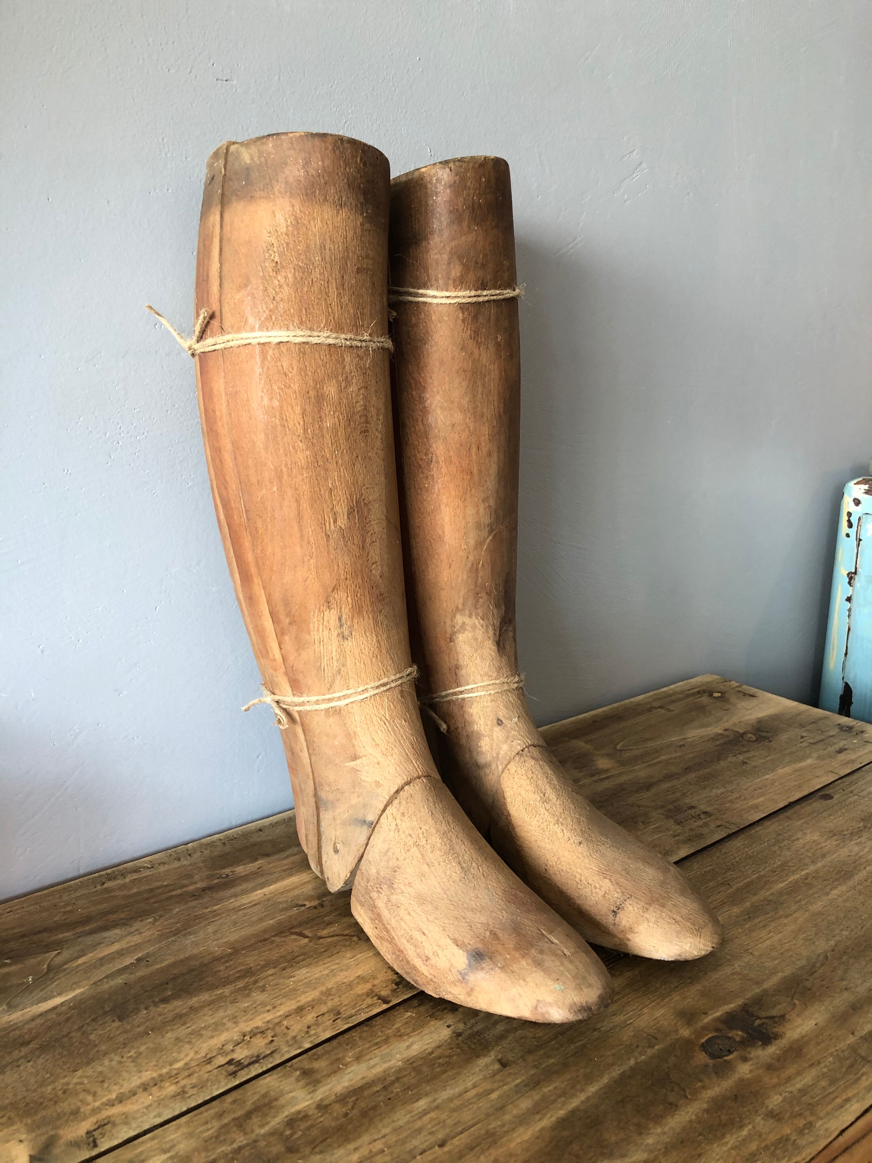 Embauchoirs à bottes anciens