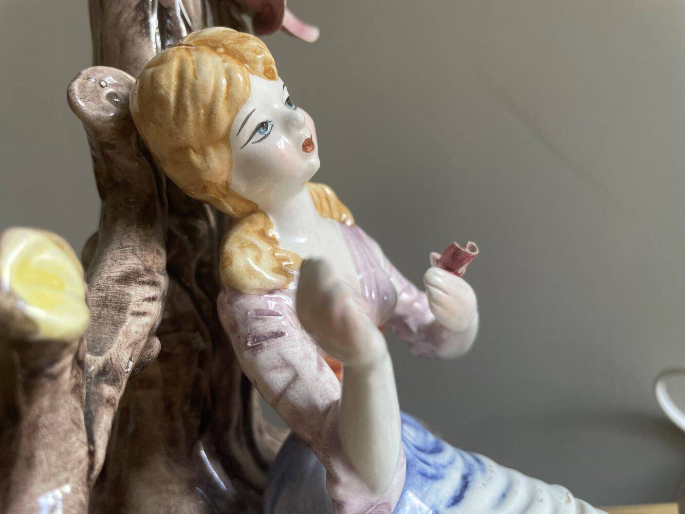 Paire de lampes de table en porcelaine italienne par Capodimonte.
