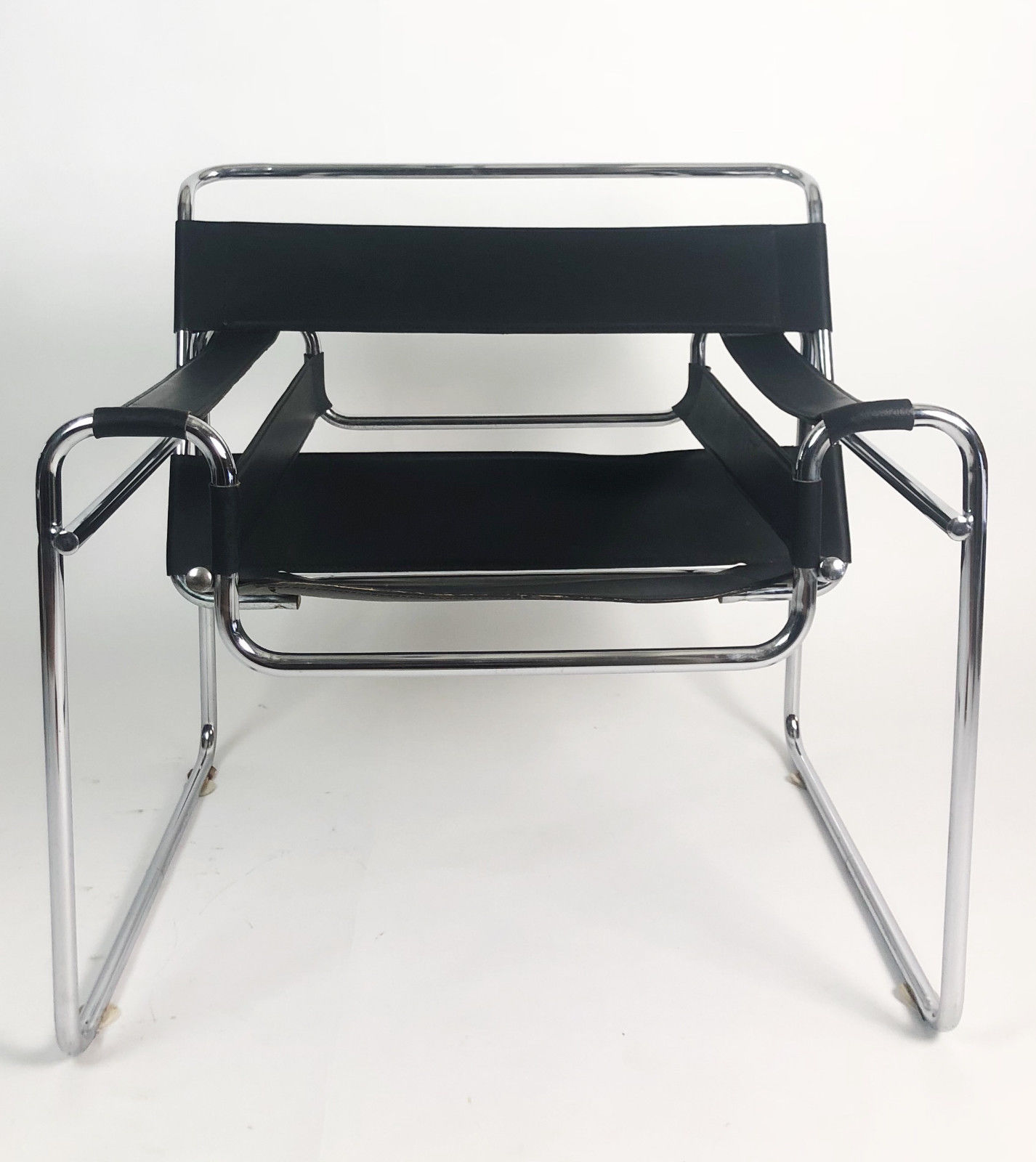 Pair of "vassily" model armchairs Marcel Breuer 1980