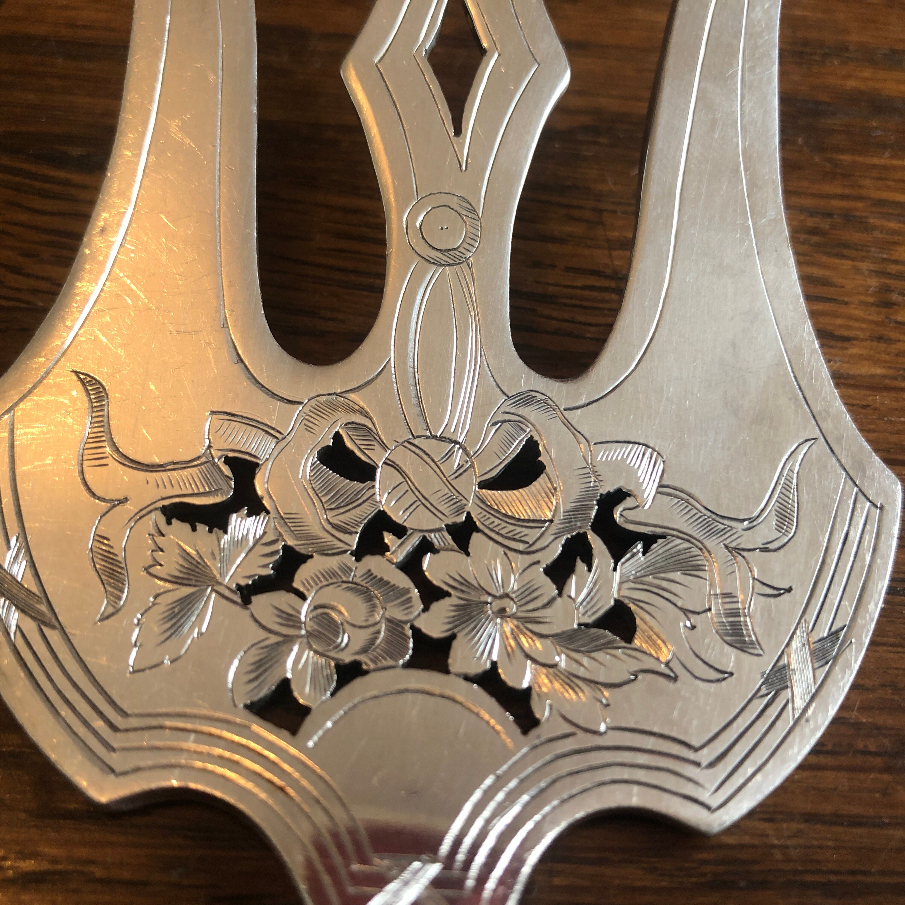 Cutlery serving fish silverware