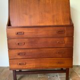 Scandinavian secretary