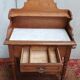 Meuble de toilette en noyer et merisier