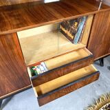 buffet vintage avec un élément supplémentaire