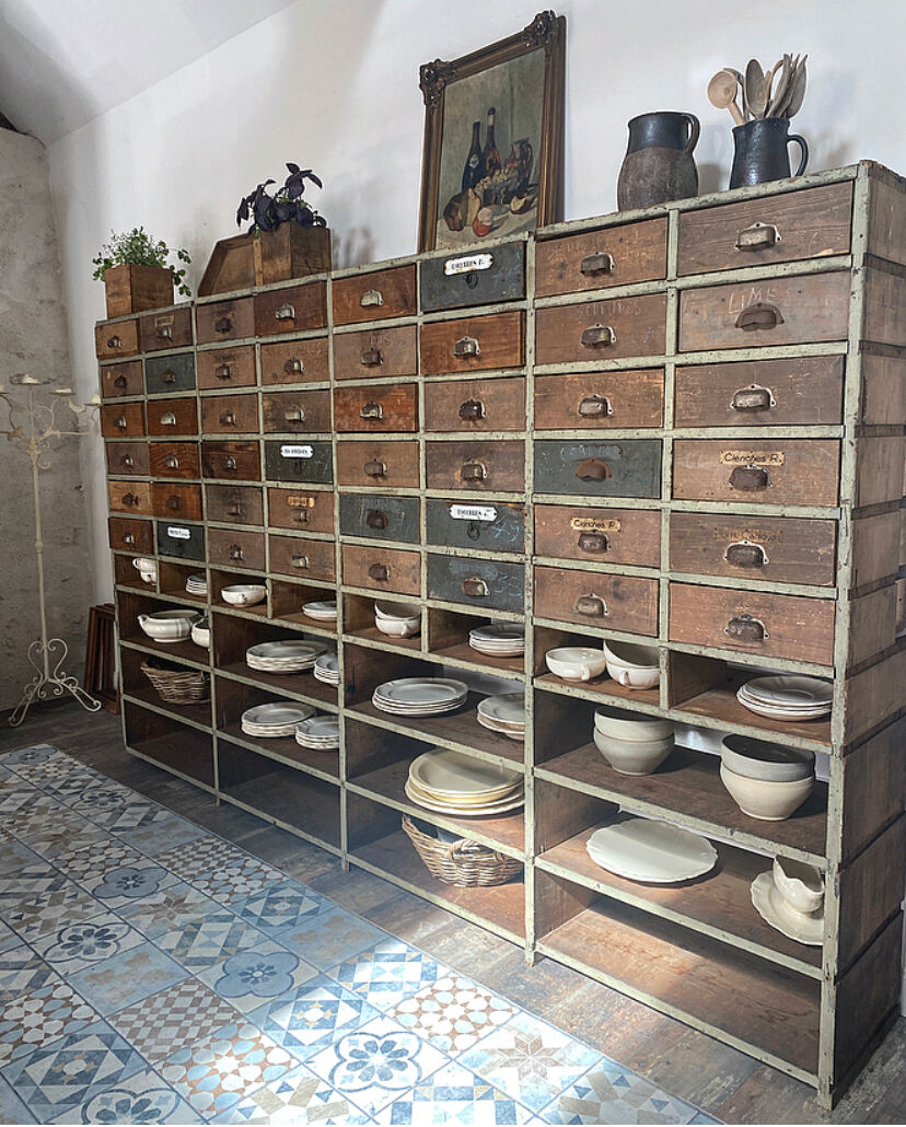 Loom cabinet with drawers