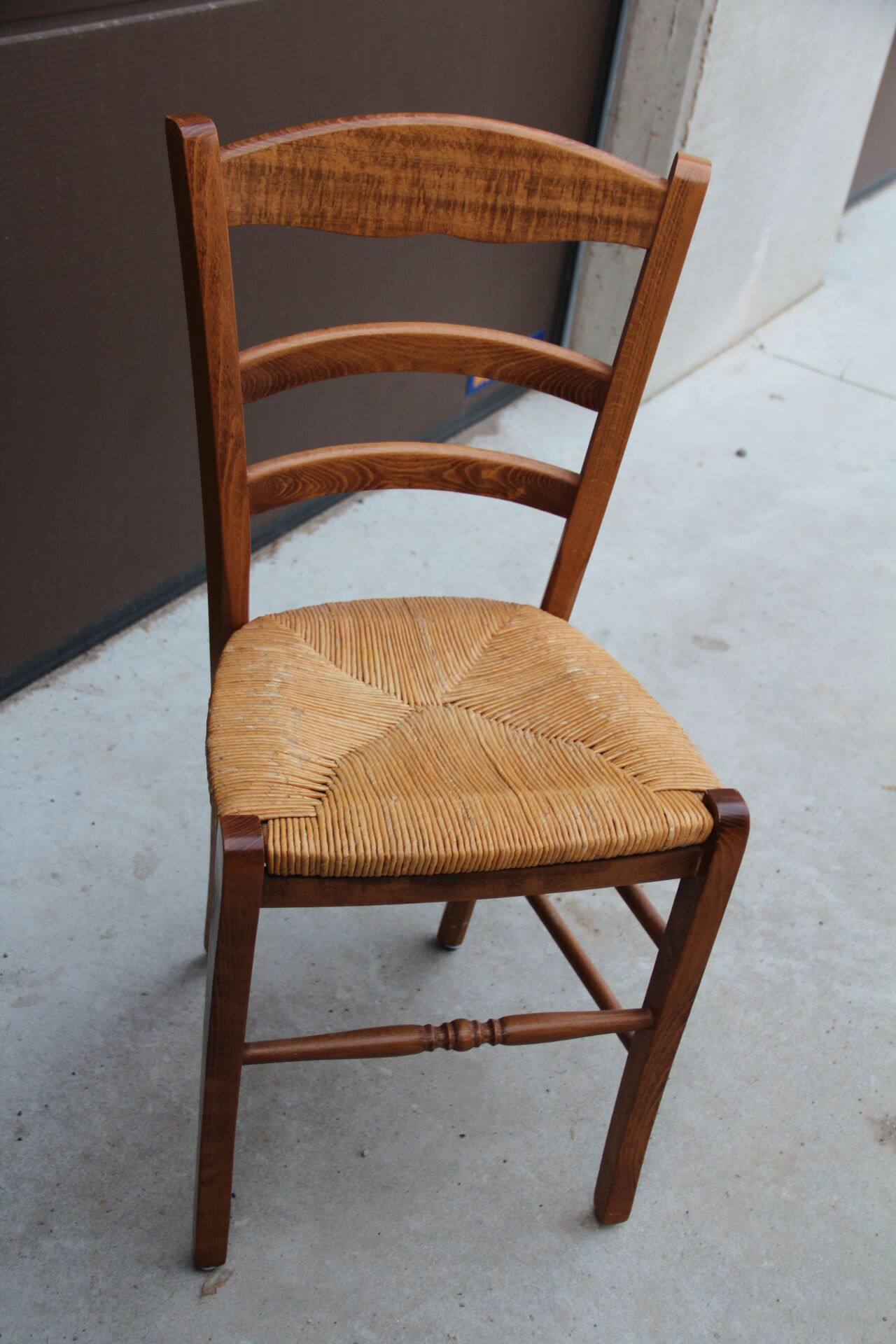Chaise paillée de ferme