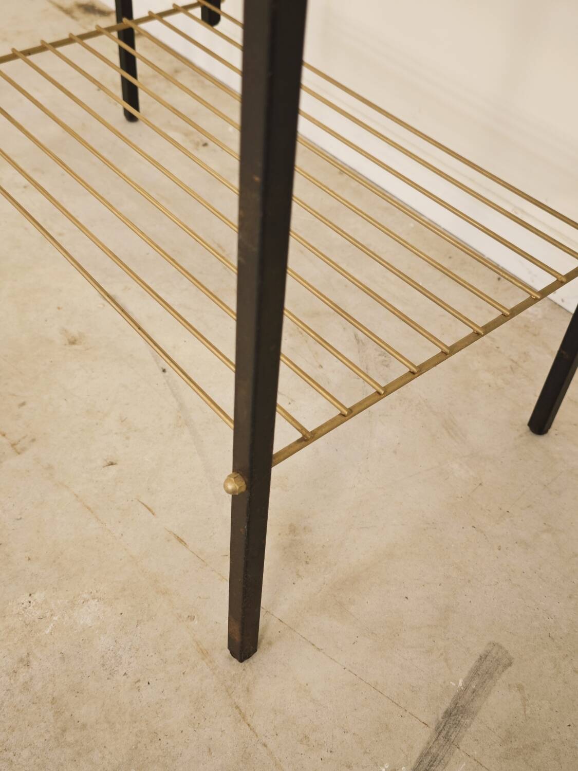 Vintage vinyl serving trolley in wood and gold metal