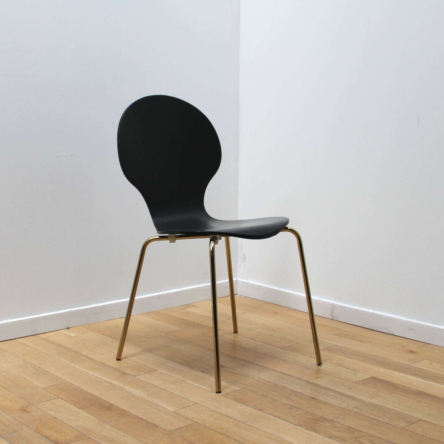 Suite of 8 designer dining room chairs