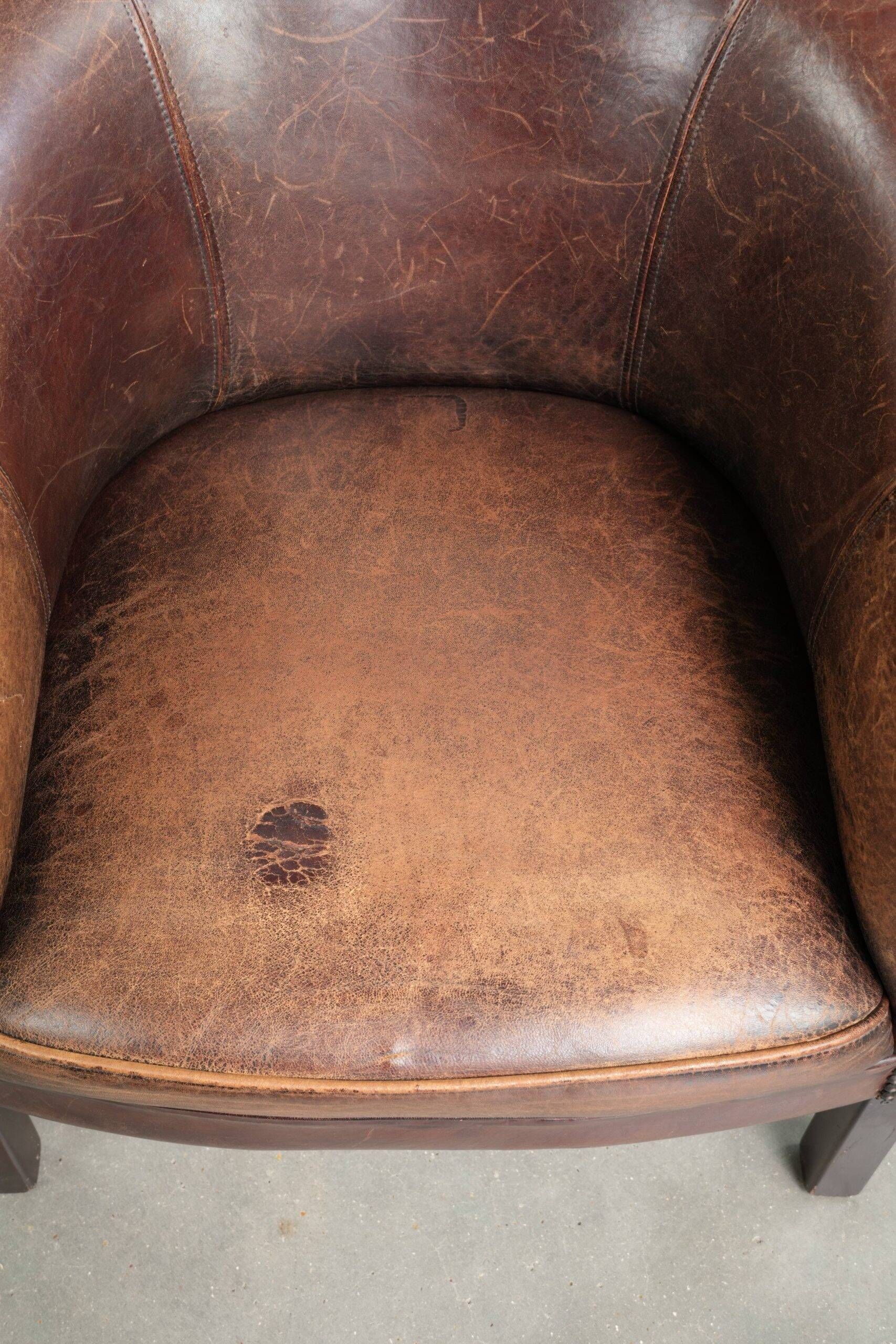 Sheepskin club armchair with patina in a subtle size and a vintage look