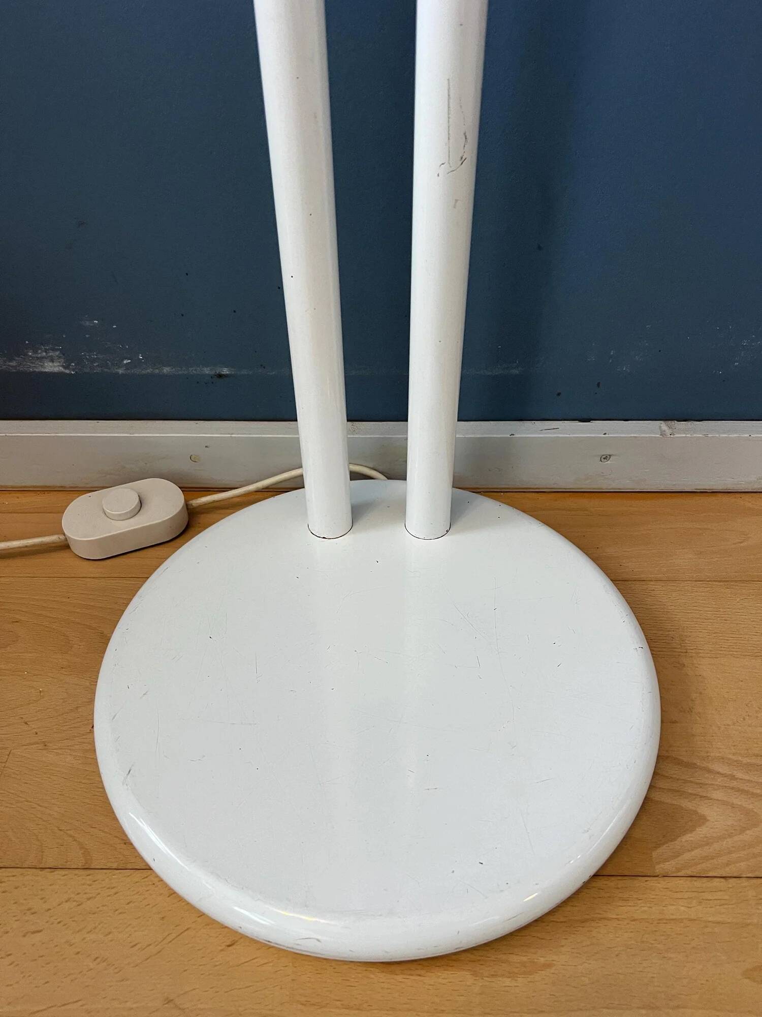 Lampadaire vintage en verre acrylique blanc style spatial