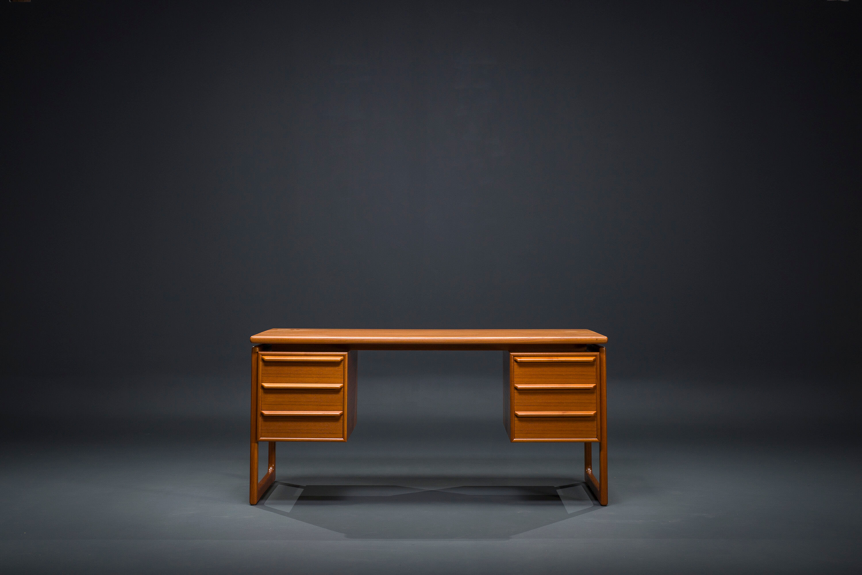 Mid-Century Teak Freestanding Desk from GV Møbler, 1970s