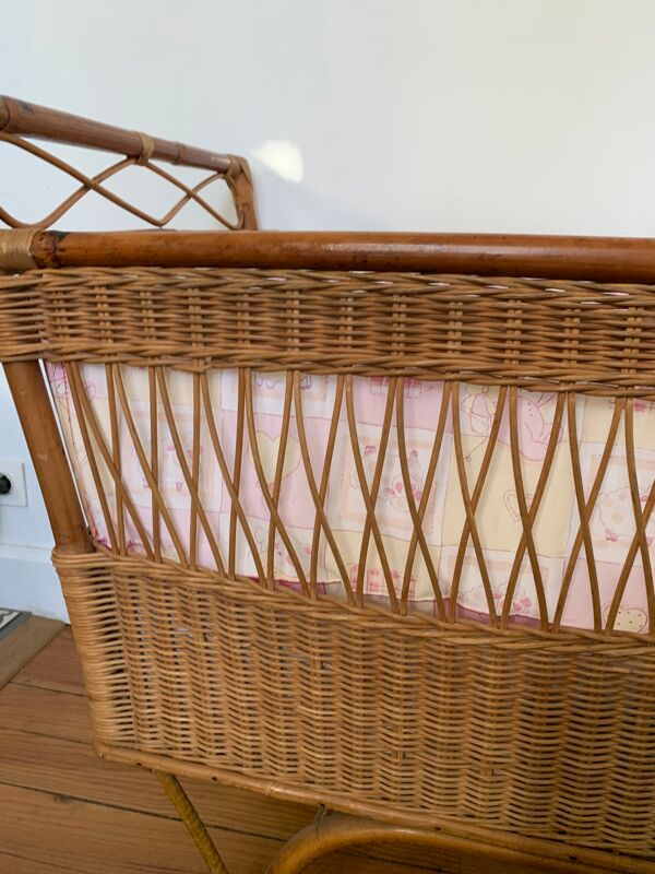 Lit bébé en rotin