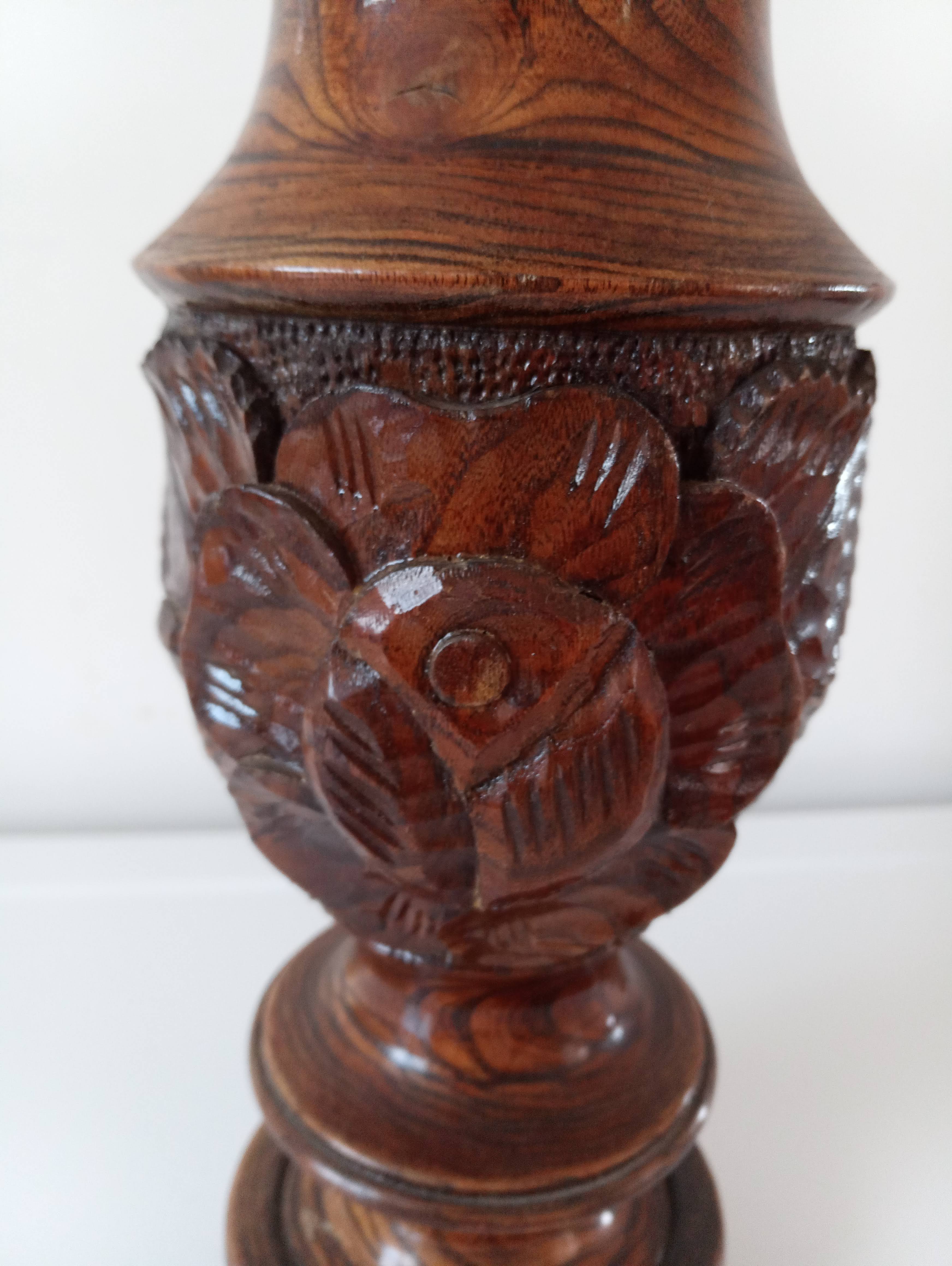 Vase bois massif sculpté à la main
