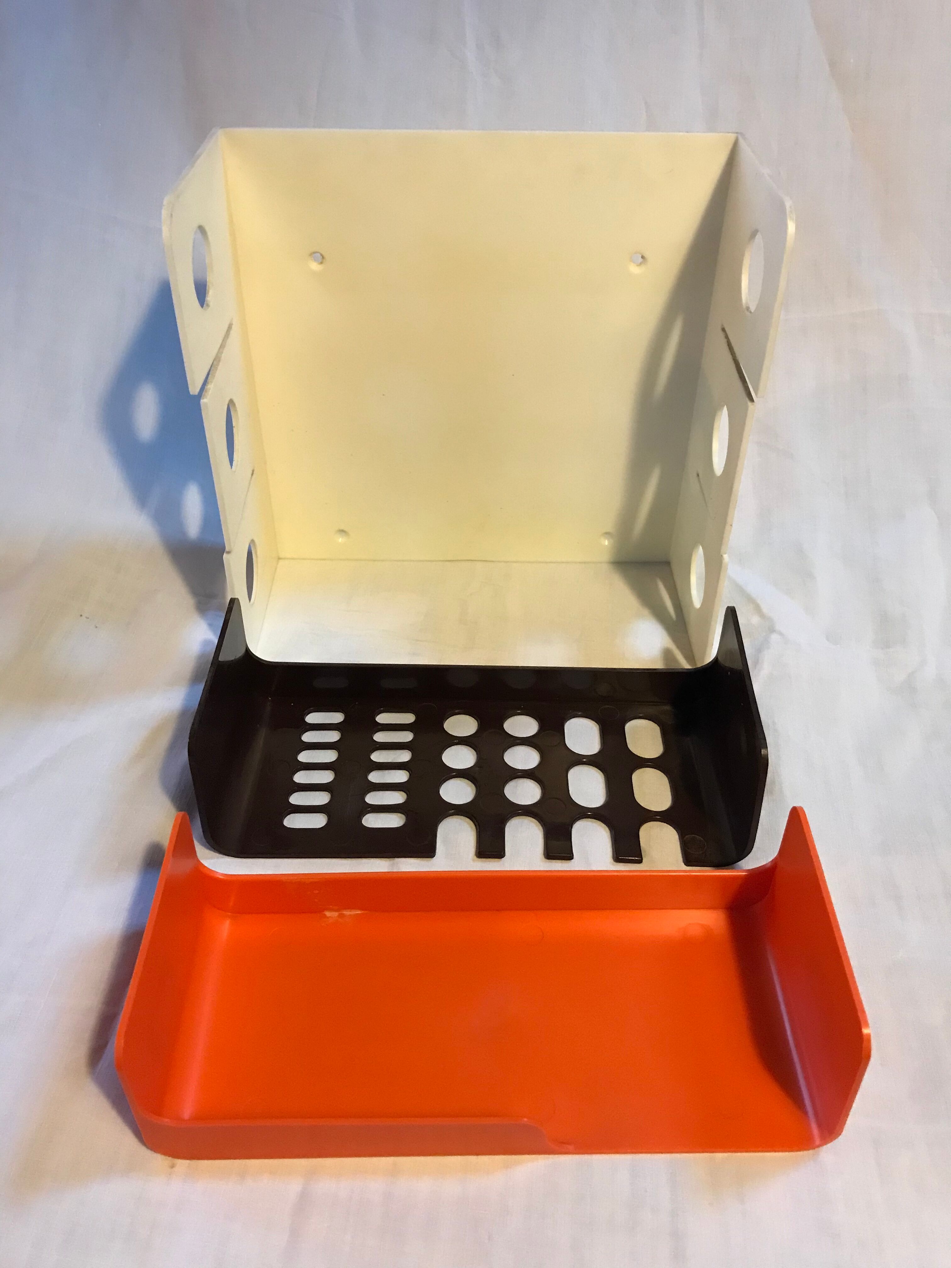 Modular bathroom shelf in plastic 70's