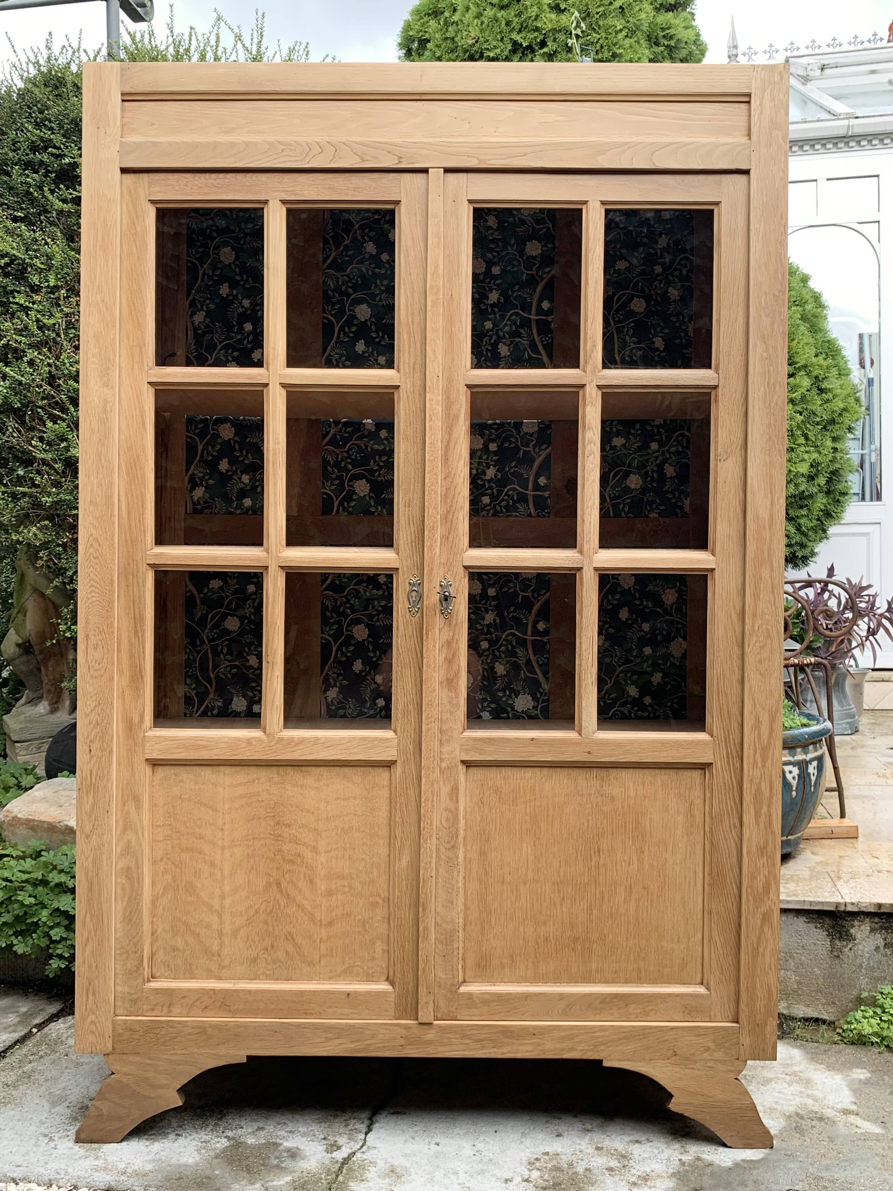 Parisian glass cabinet from La Samaritaine, 1960