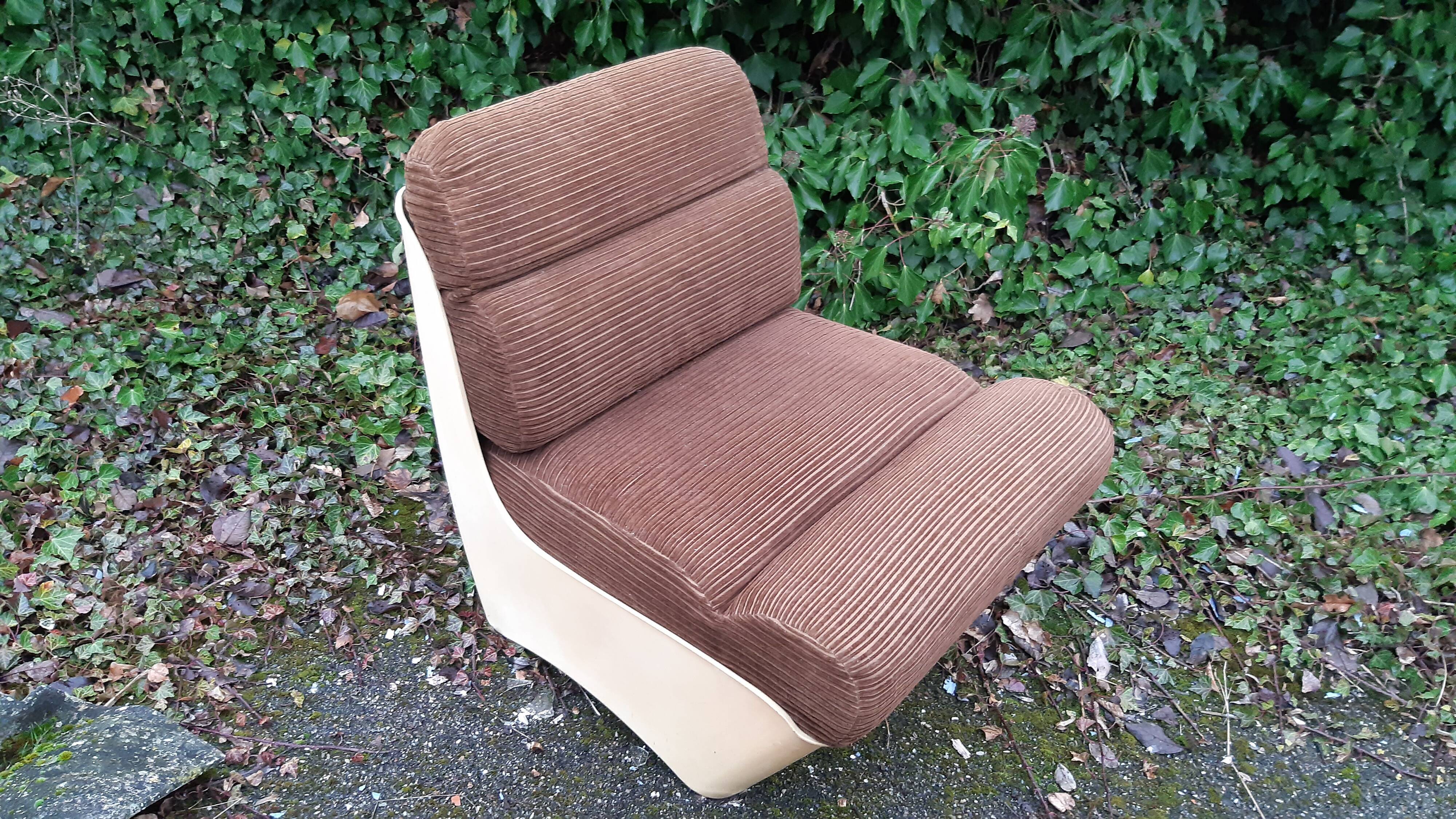 Chauffeuse seventies fibre et velours
