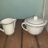 Service à café ou thé ancien blanc nacré avec un liseré argent, en demi porcelaine Badonviller