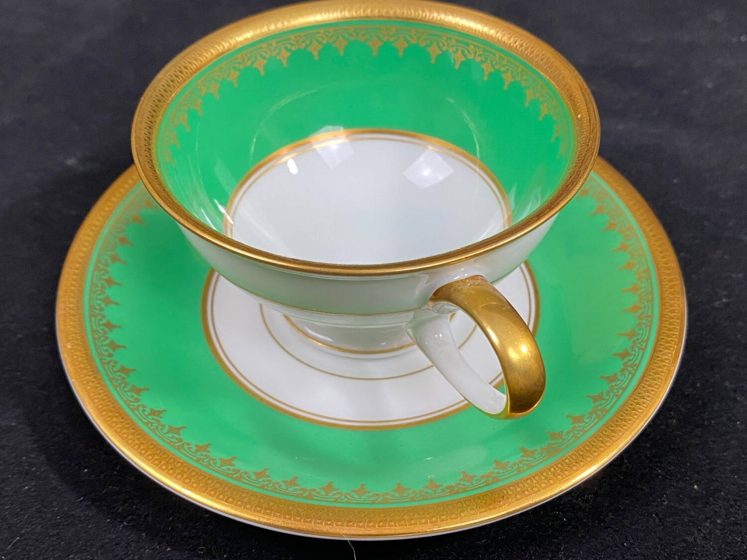 Complete set of 12 Art Deco fine porcelain cups and saucers Ros.