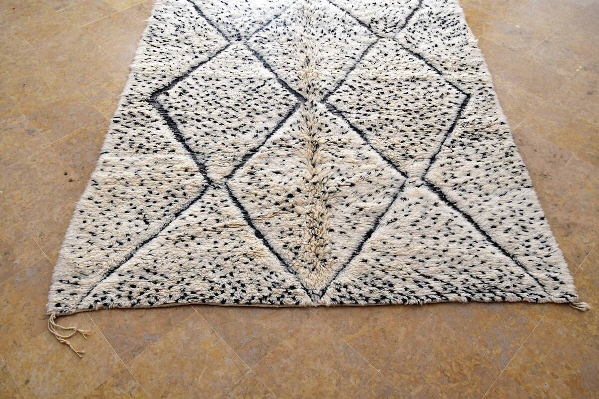 Beni Ouarain Moroccan Berber Rug New 294 cm x 200 cm